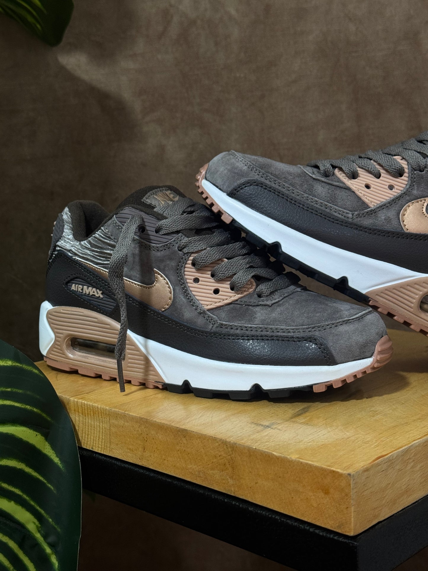 Nike Air Max 90 “Leather Iron”