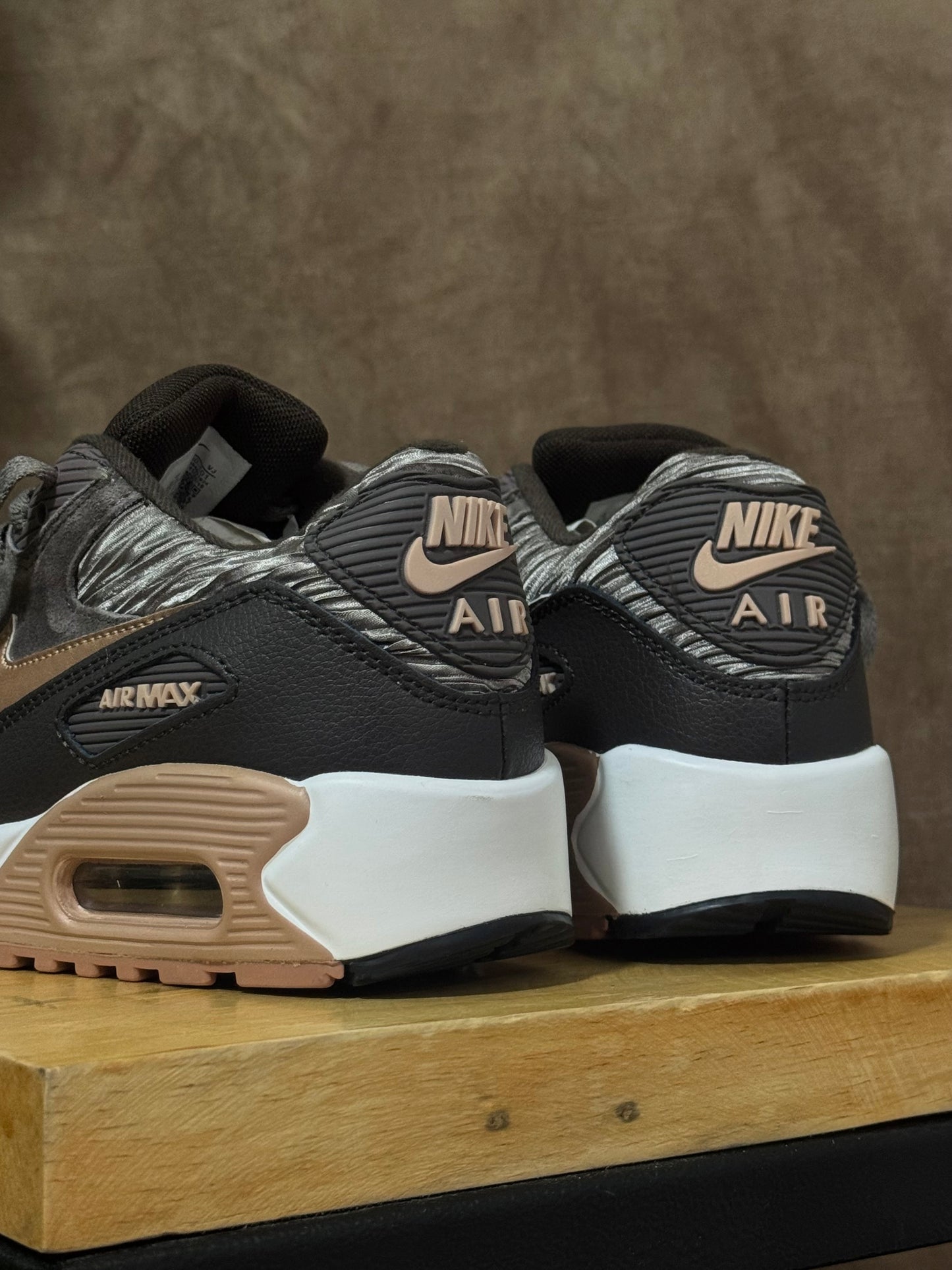 Nike Air Max 90 “Leather Iron”