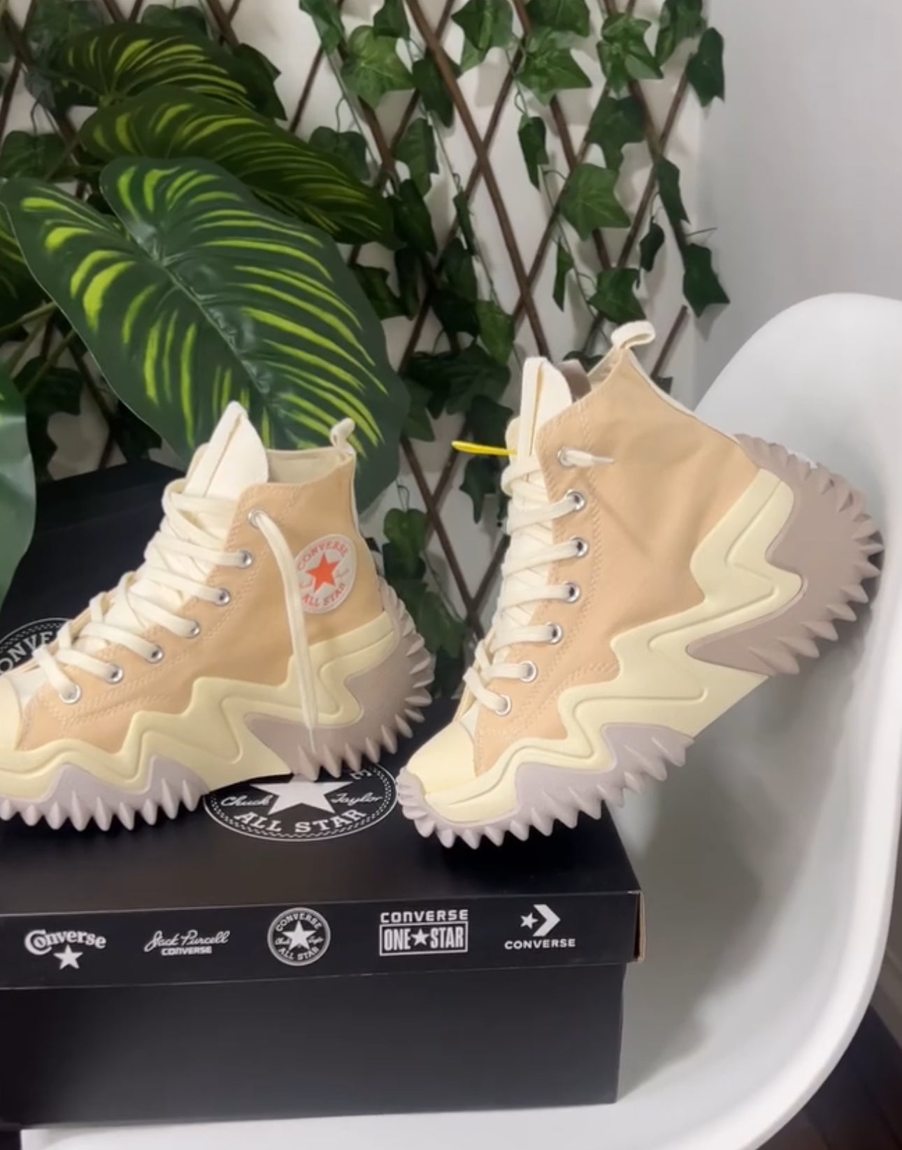 Converse Run Star Motion “Beige”
