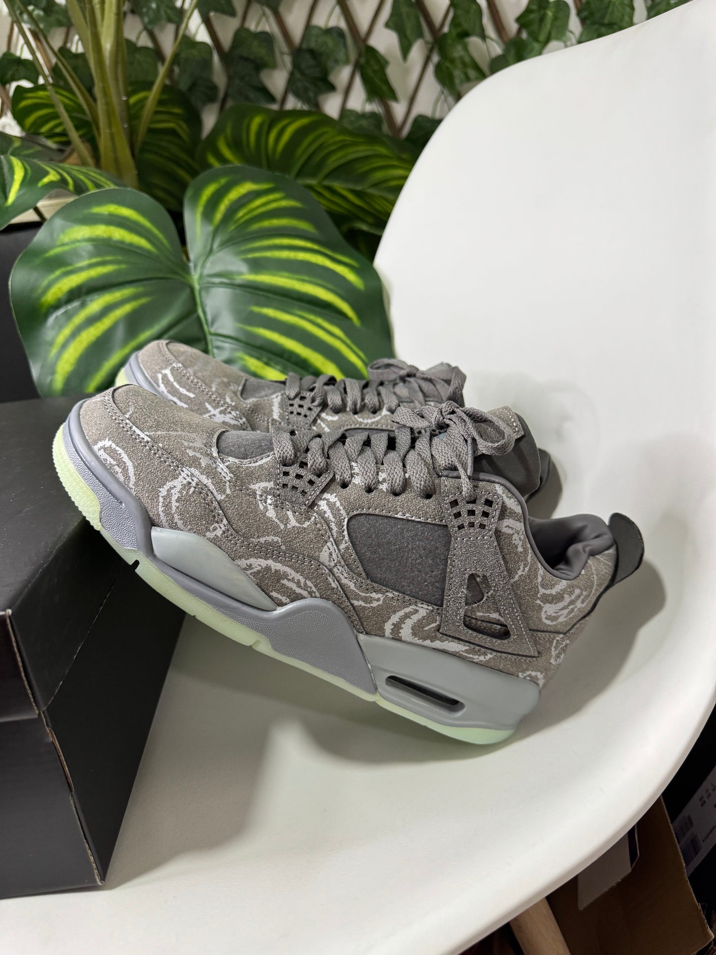 Air Jordan 4 Kaws