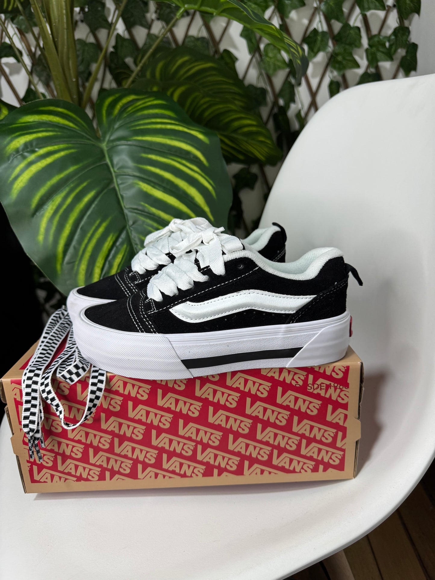 Vans Knu Stack “Black/White”