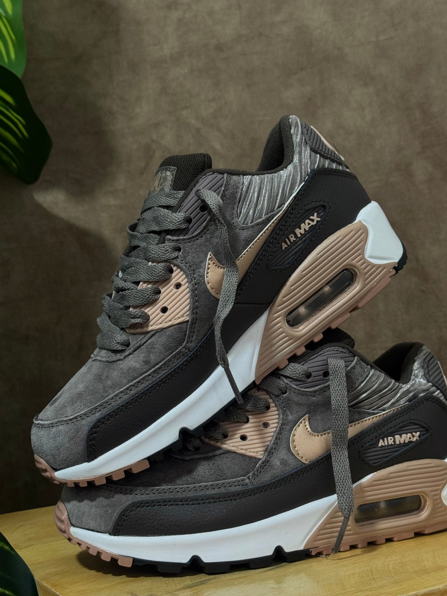 Nike Air Max 90 “Leather Iron”