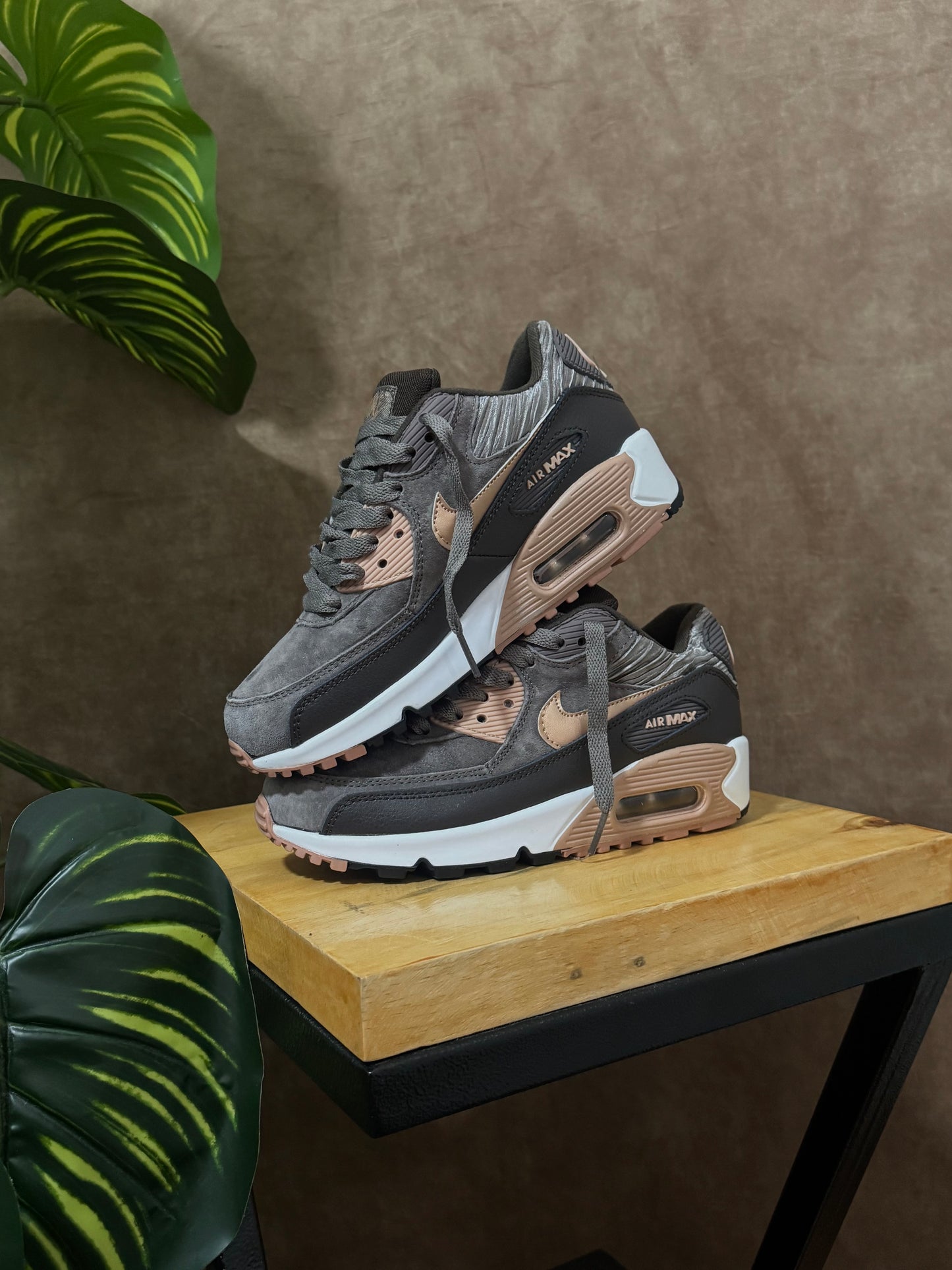 Nike Air Max 90 “Leather Iron”