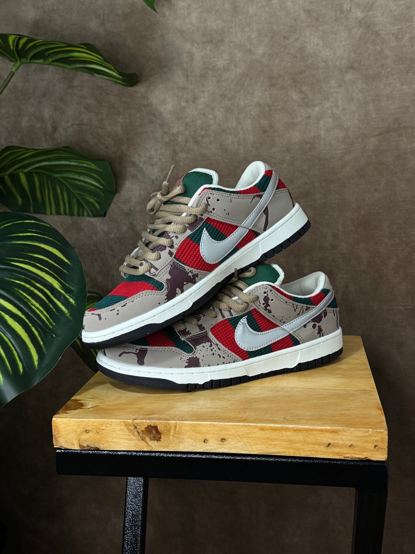 Nike SB Dunk Low “Freddy Krueger”