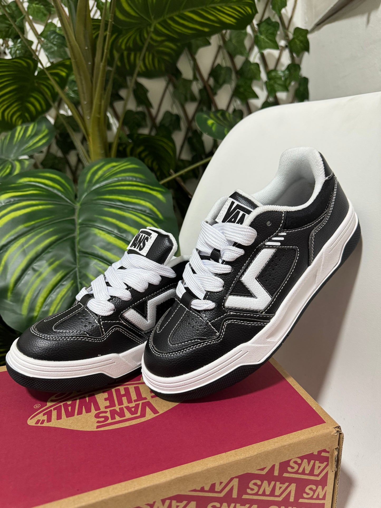 Vans Upland Blanca / Negra