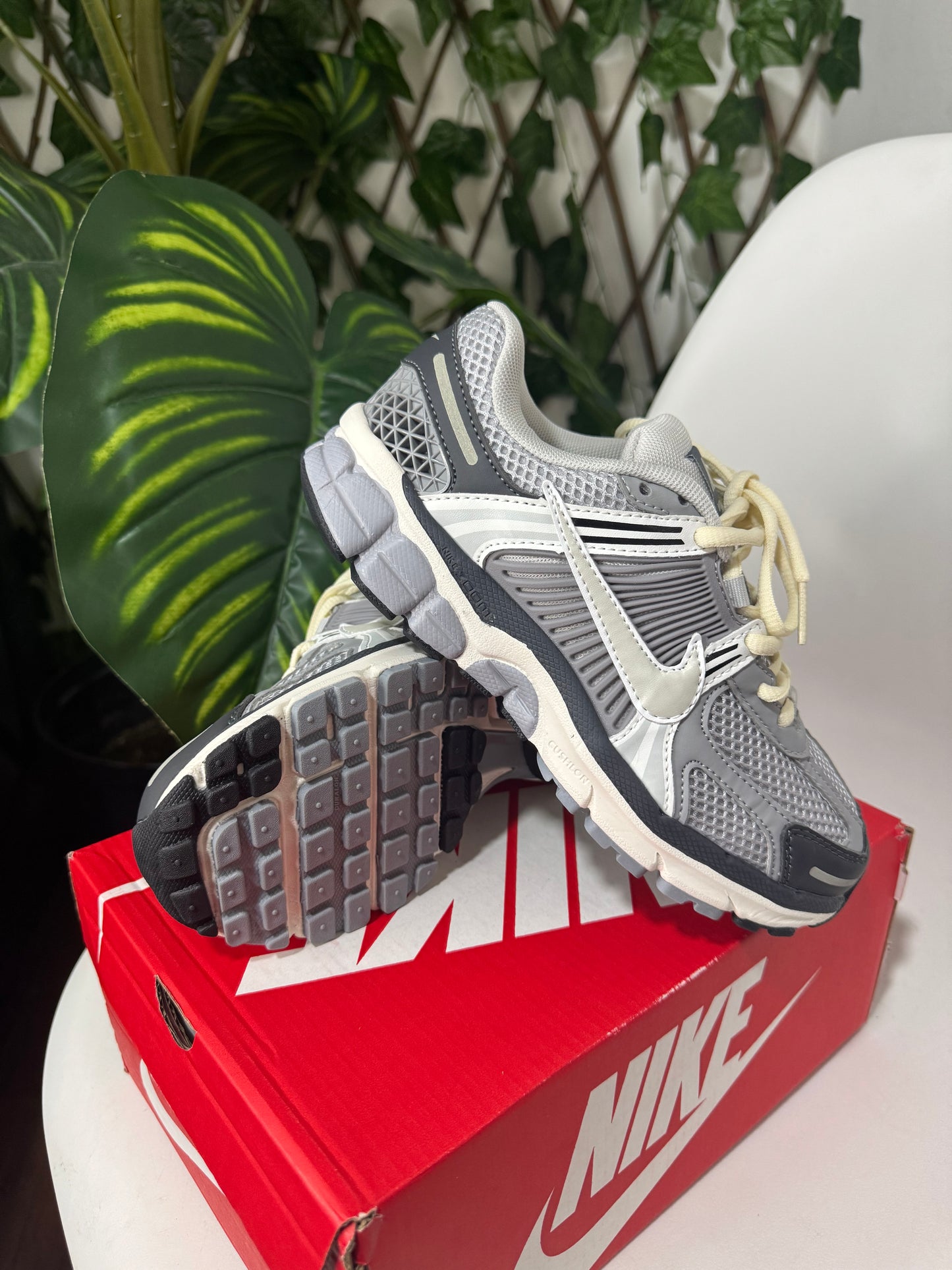 Nike Vomero 5 Gris