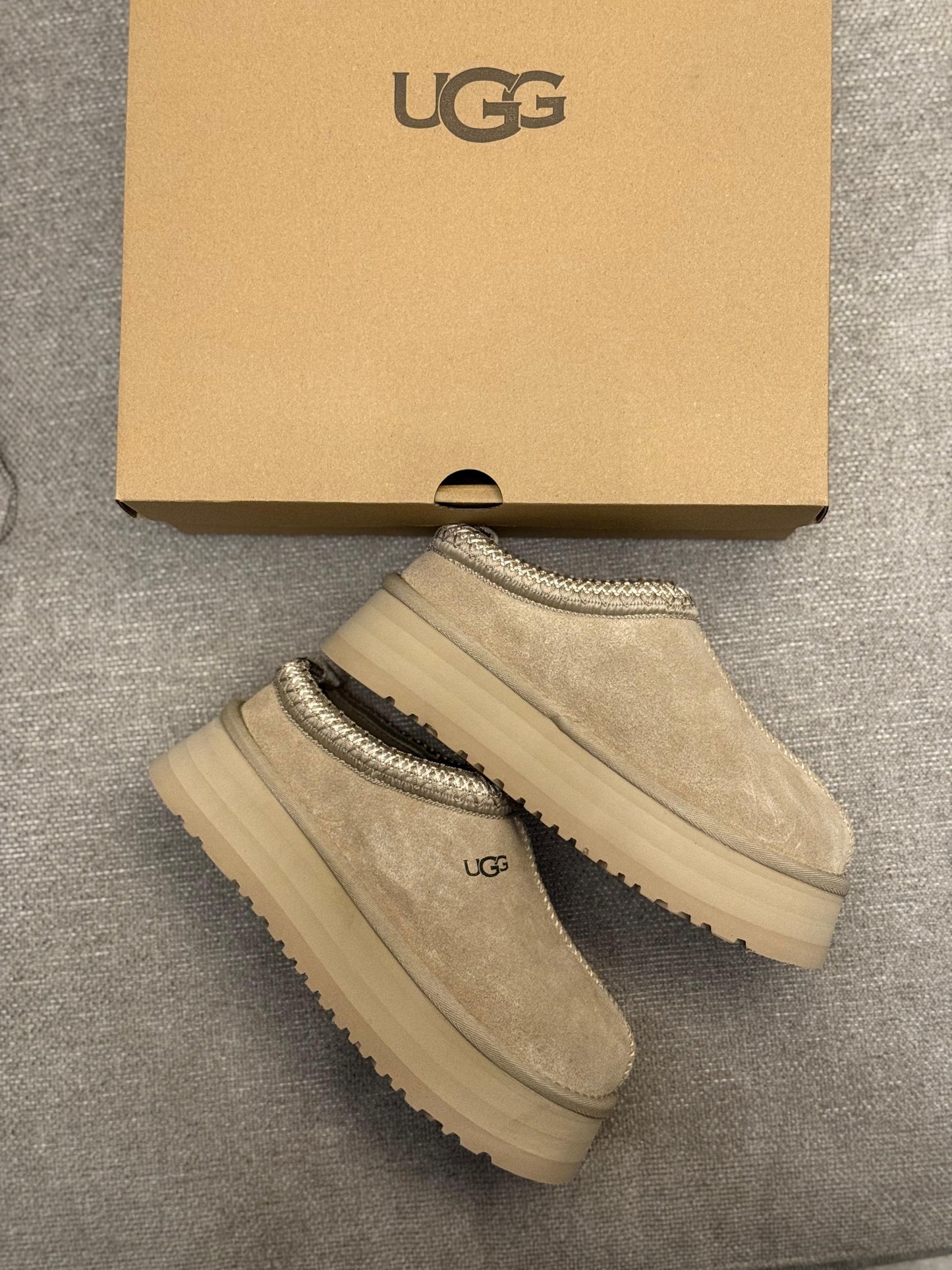 UGG