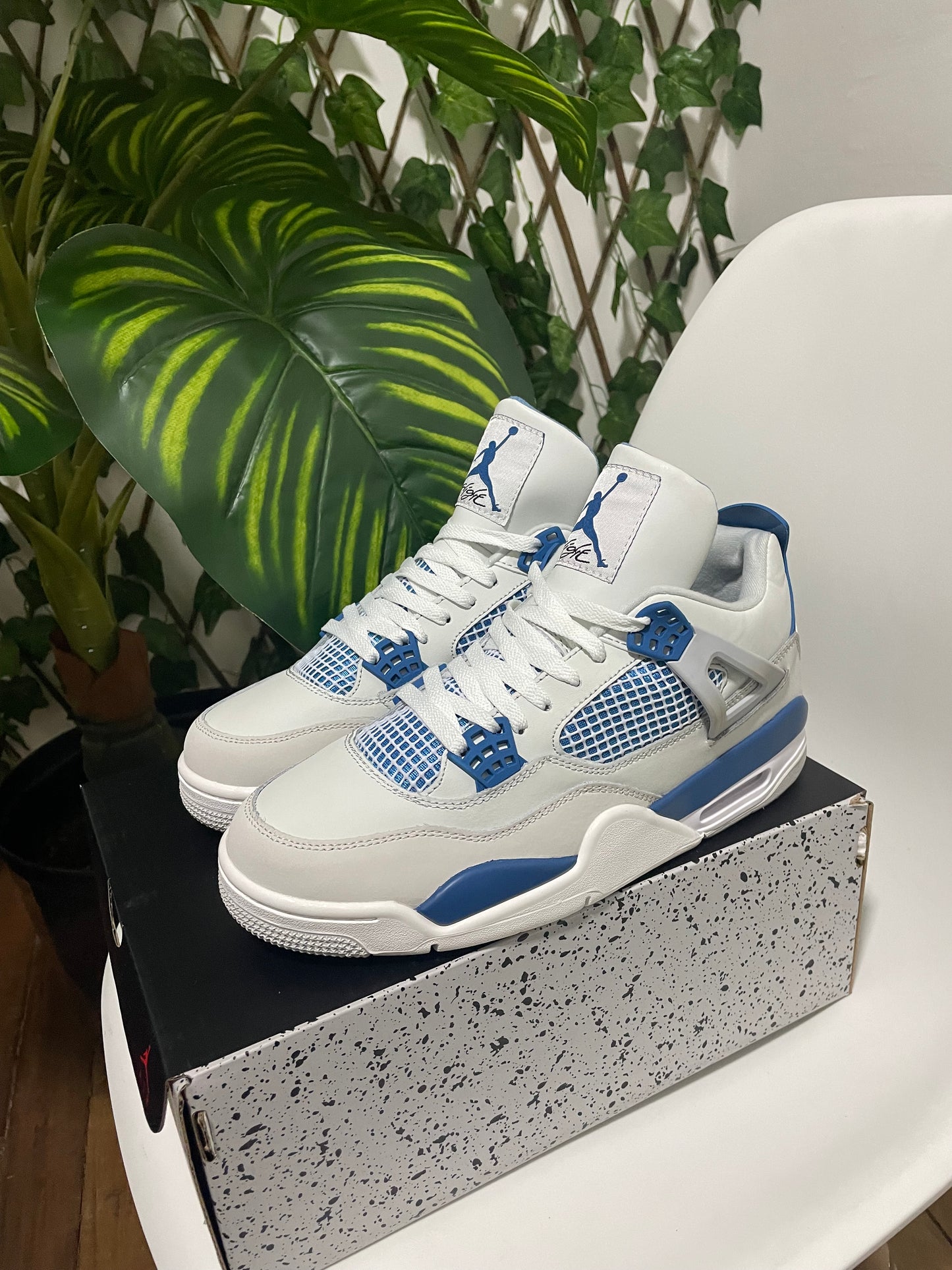 Air Jordan Retro 4 “Military Blue”