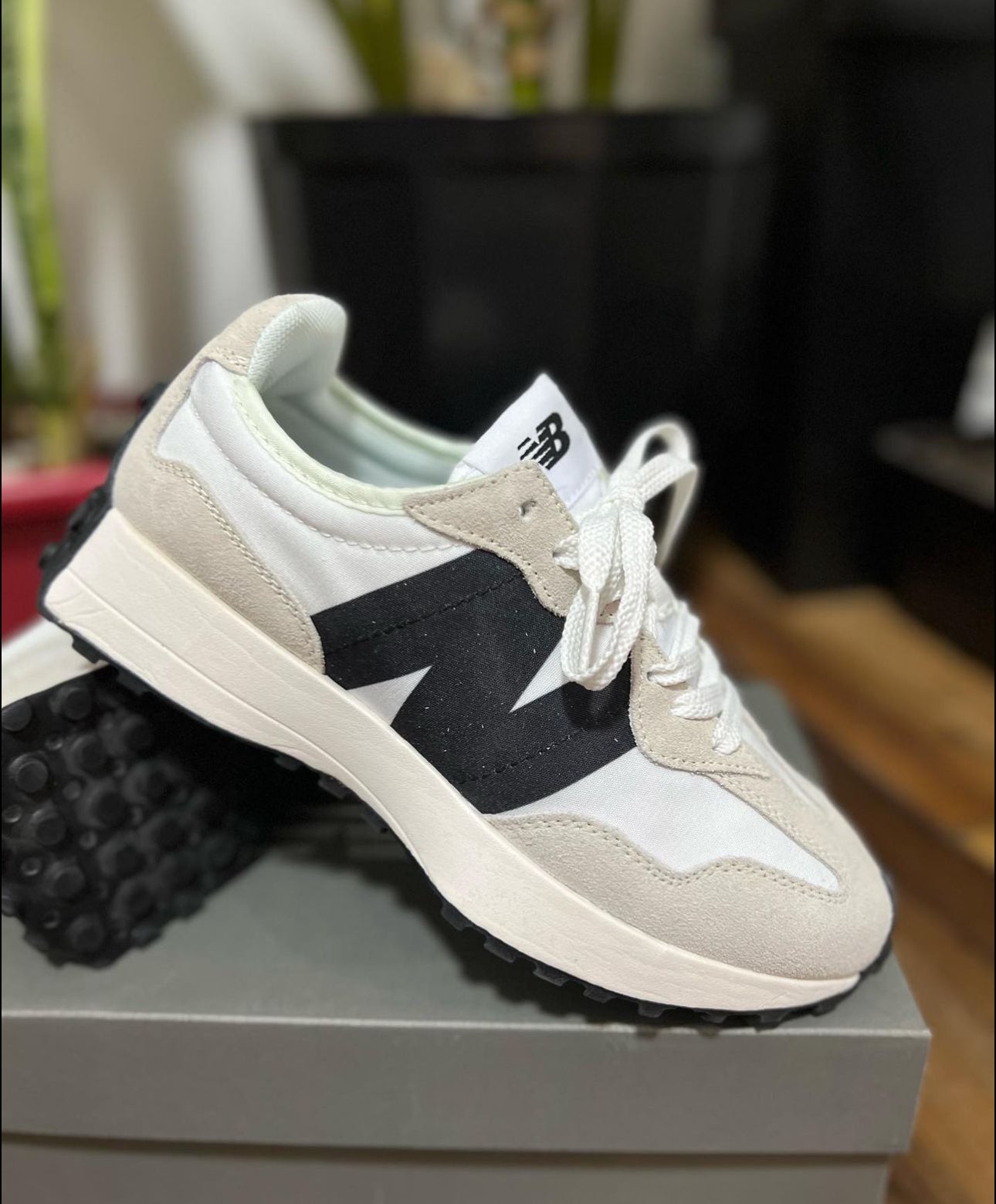 New Balance 327