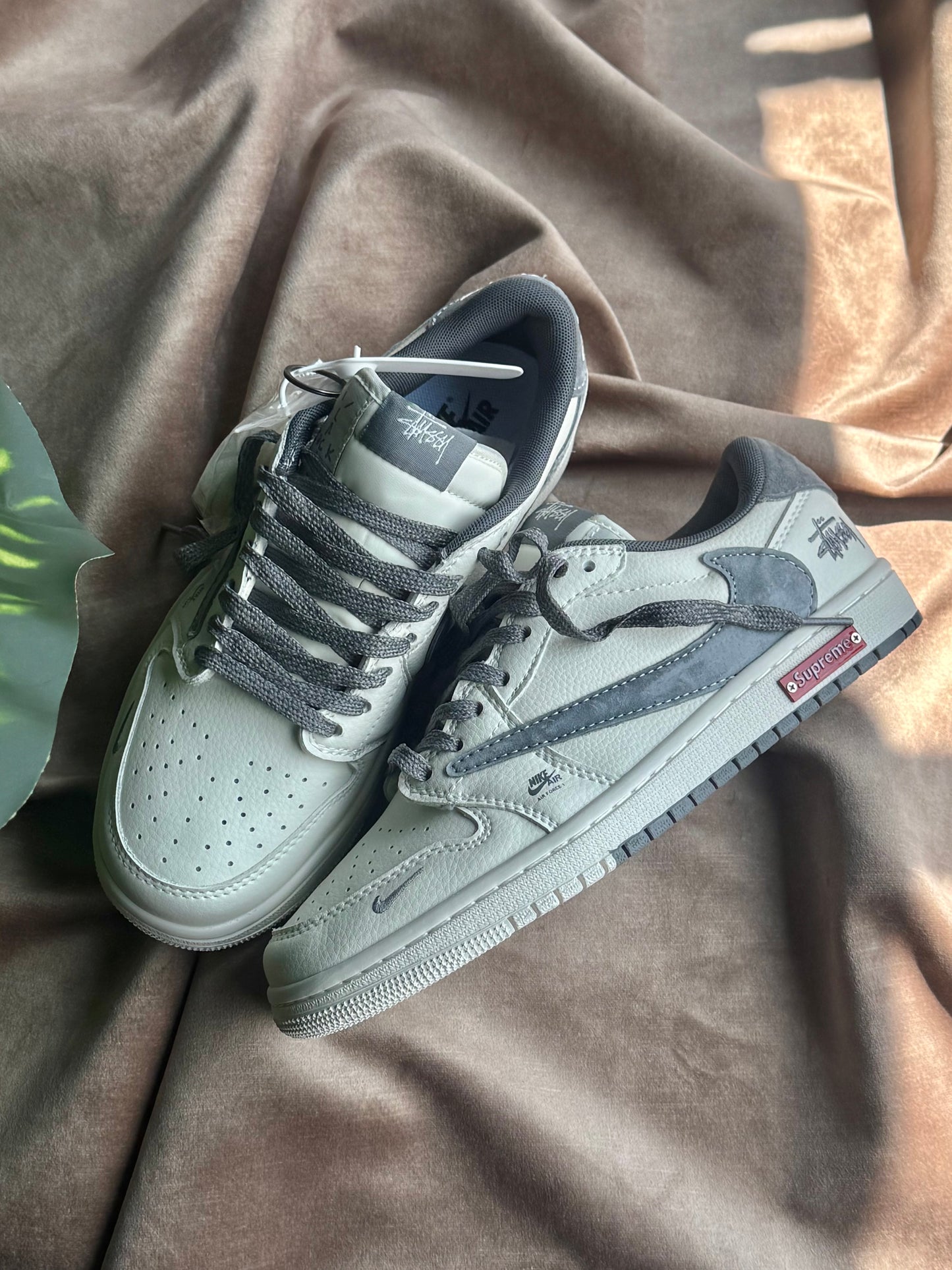 Air Jordan 1 Low x Stussy Supreme
