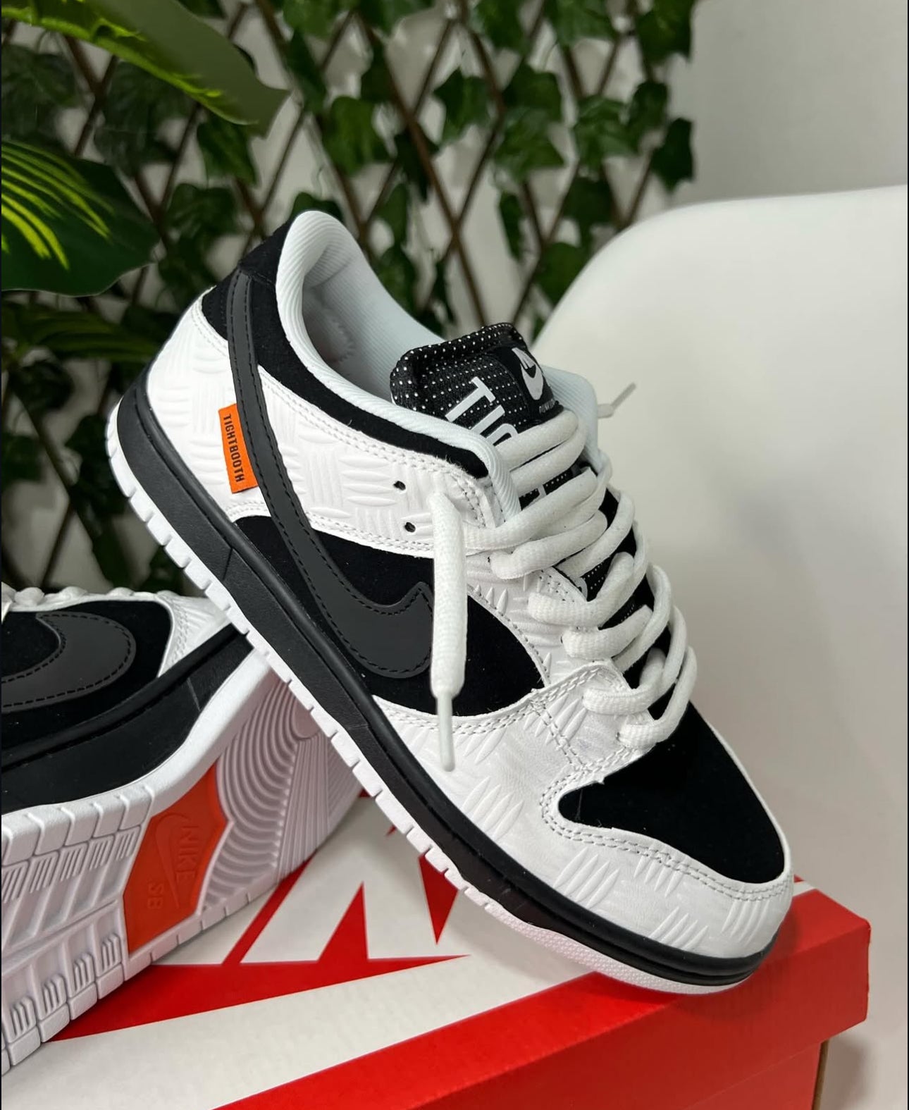 Nike SB Dunk Low “Tightbooth”