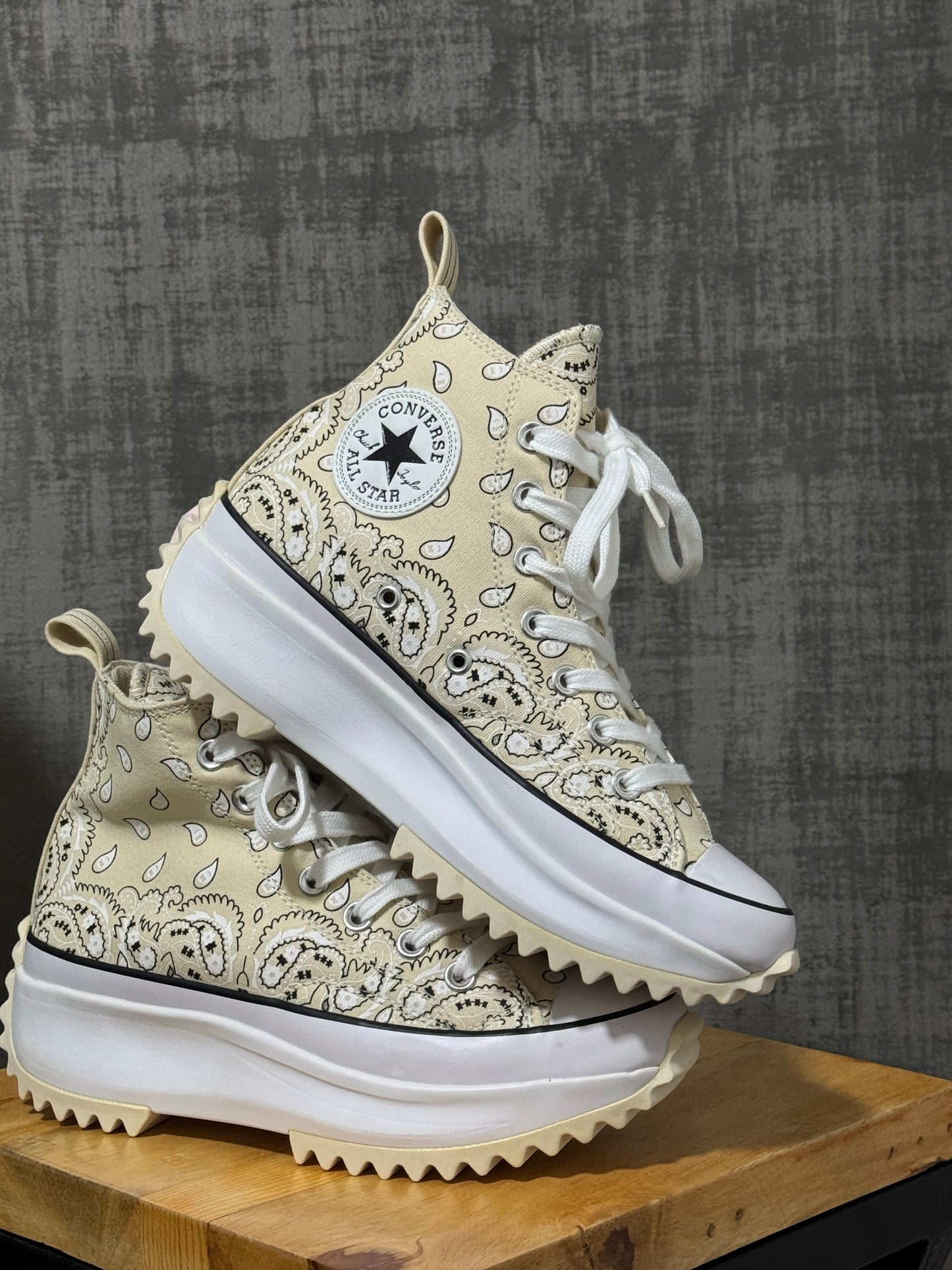 Converse Run Star “Hike Hi Paisley Beige”