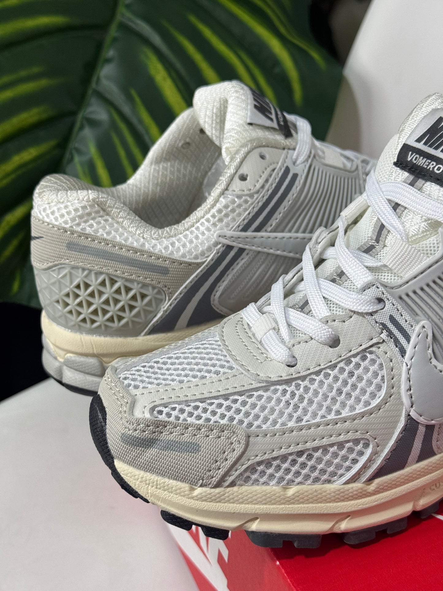 Nike Vomero 5 Platinum