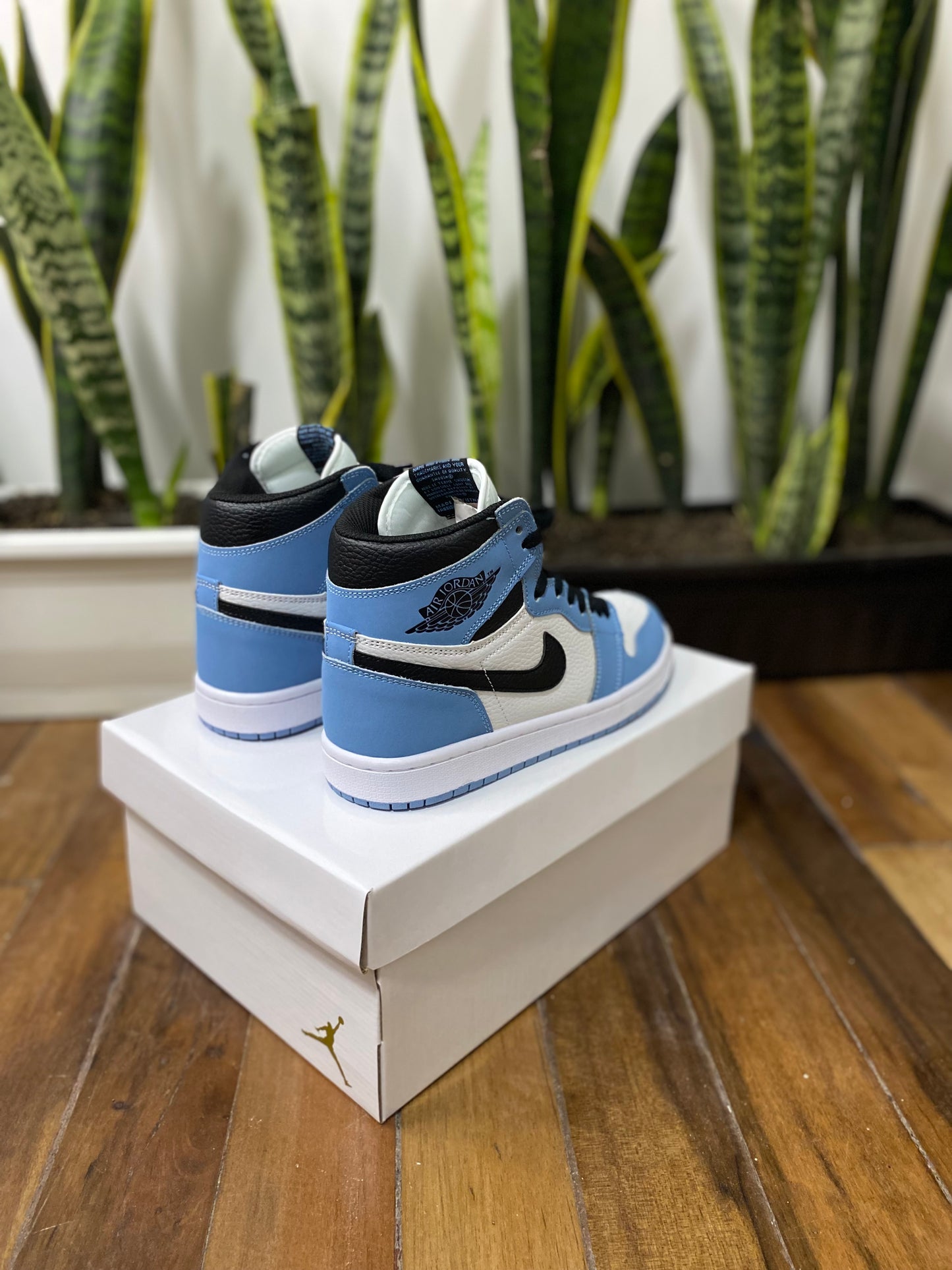 Air Jordan 1 High OG “University Blue”