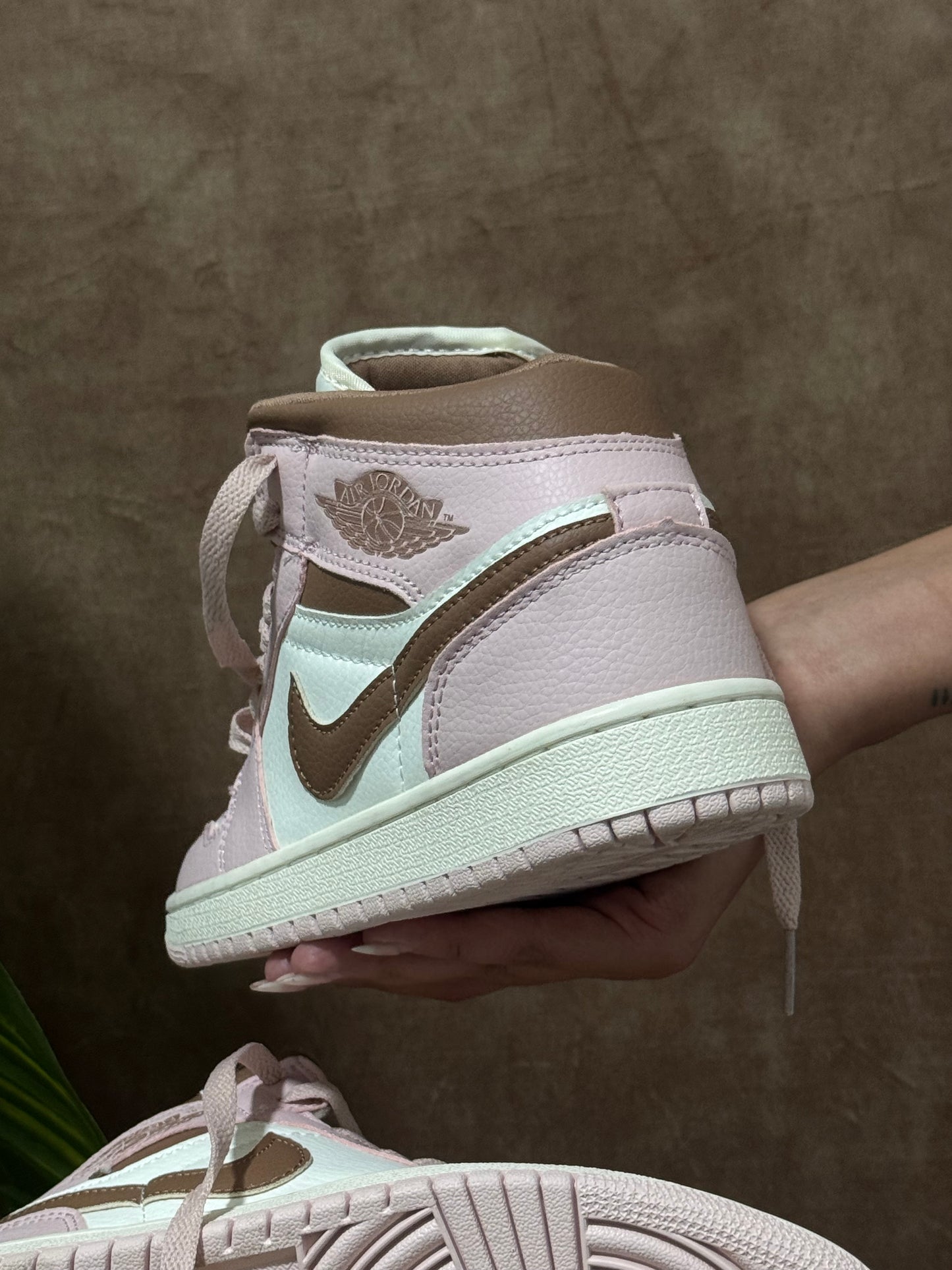 Air Jordan 1 Mid “Pink Oxford/Brown”