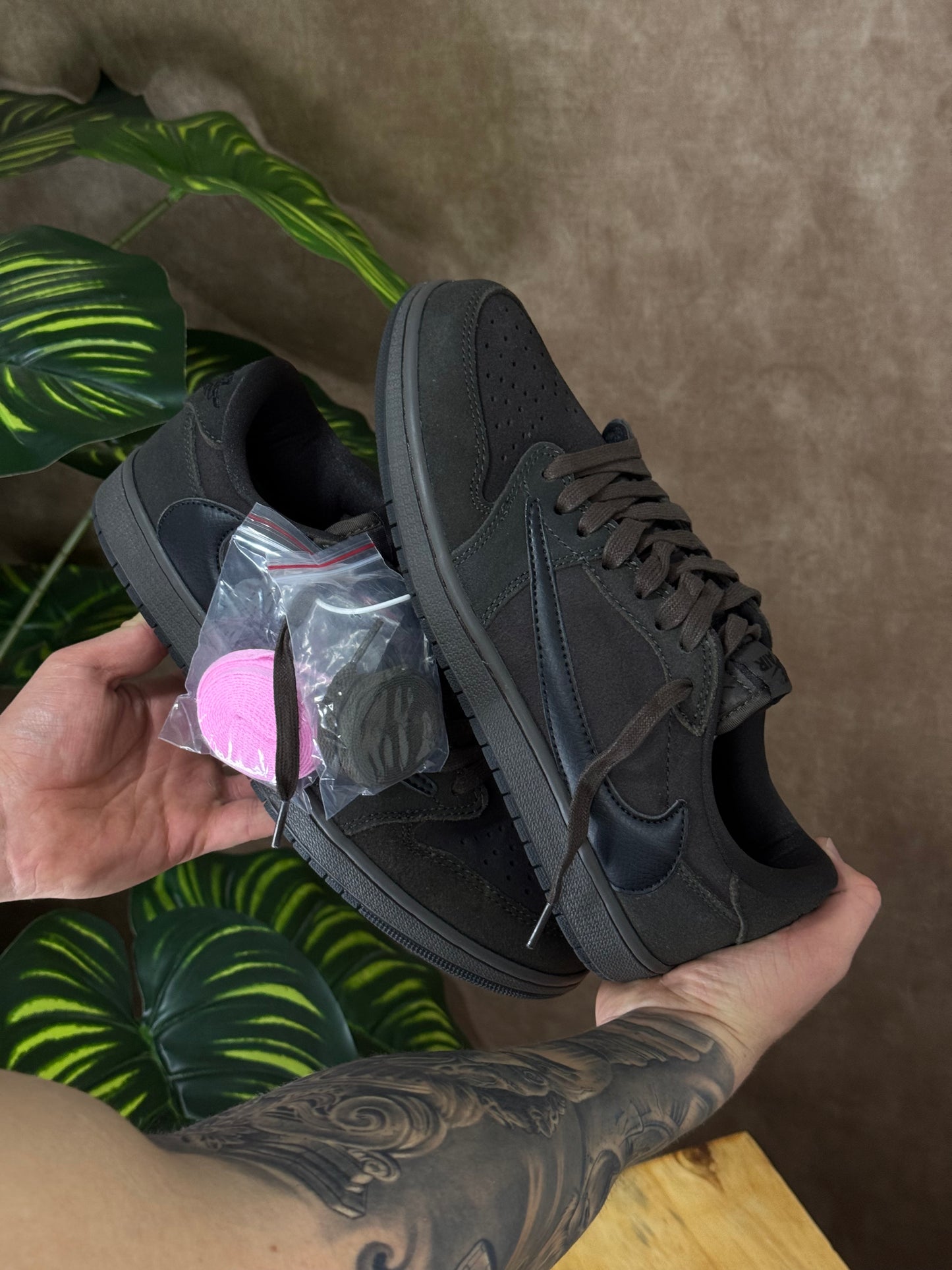 Air Jordan 1 Low X Travis Scott “Velvet Brown”