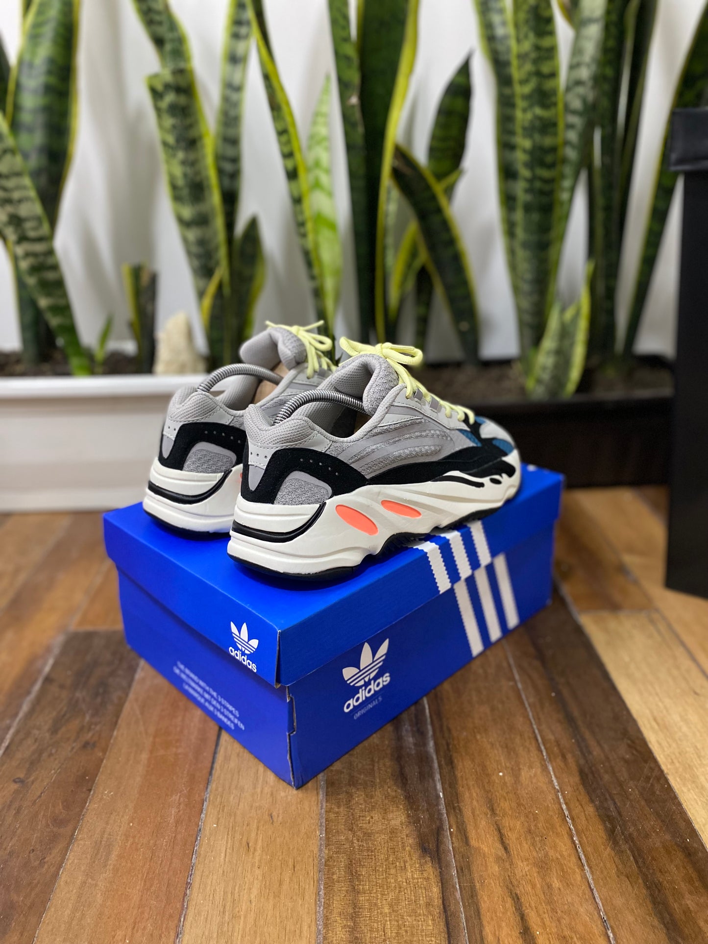 Adidas Yeezy 700 V2 Classic
