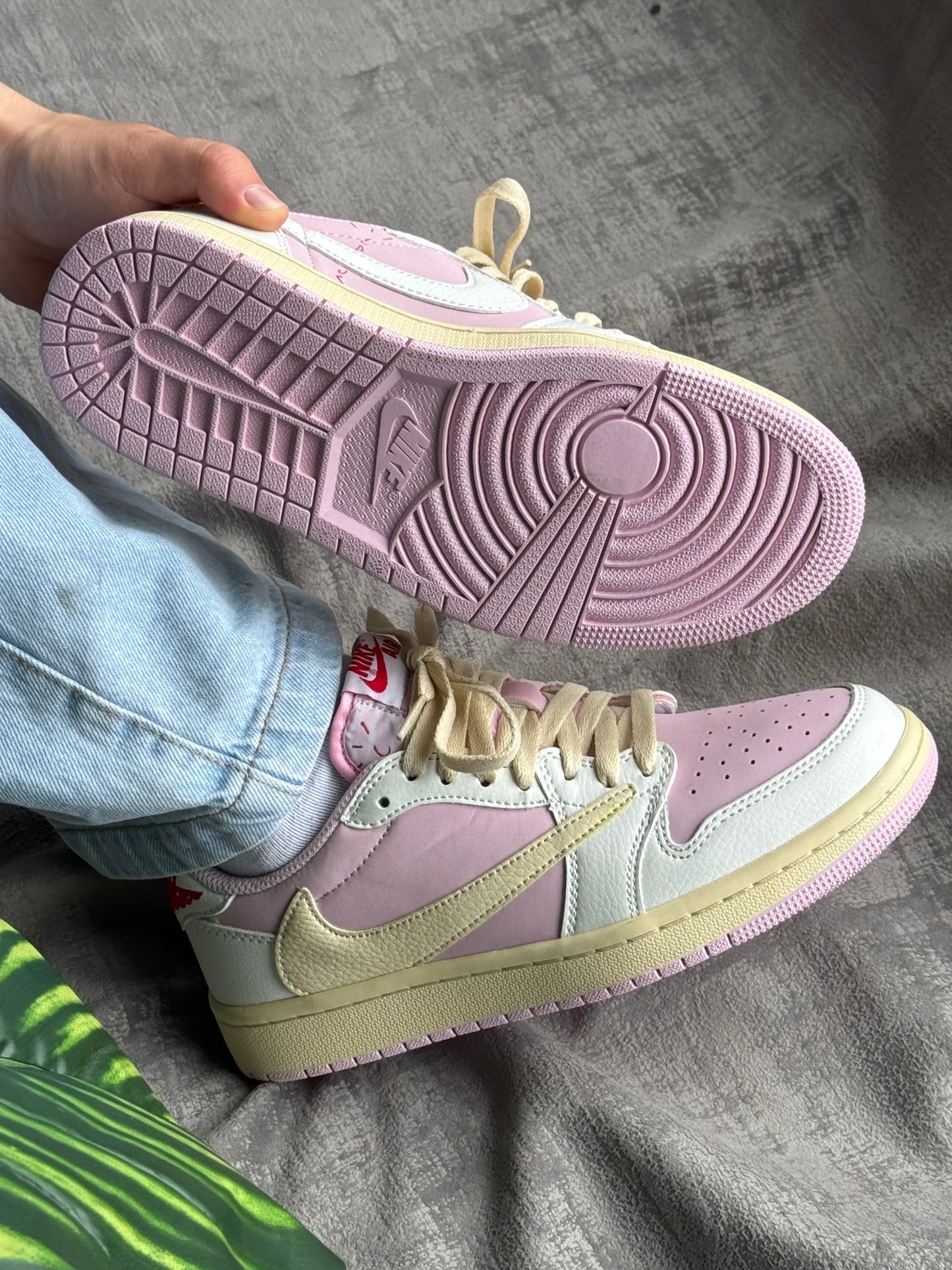 Air Jordan 1 Low x Travis Scott “Shy Pink”