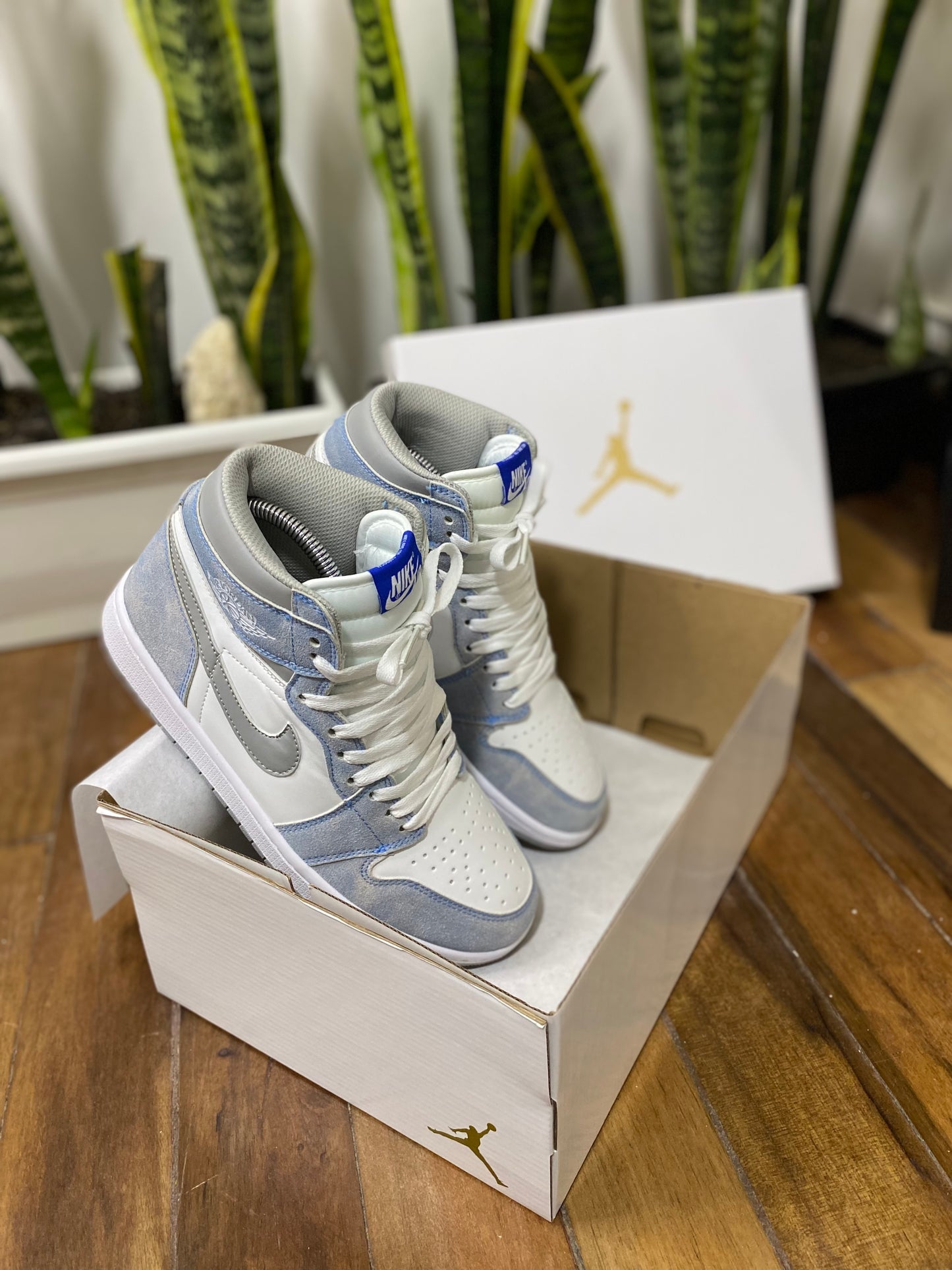 Air Jordan 1 High OG Hyper Royal