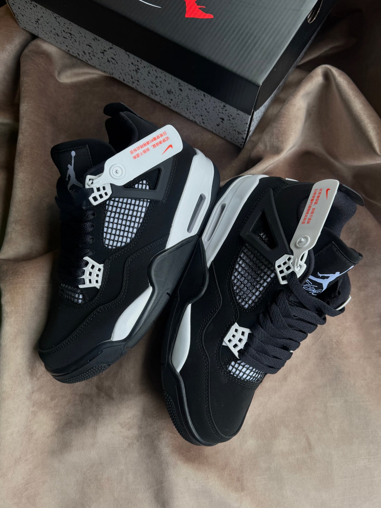 Air Jordan 4 “White Thunder”