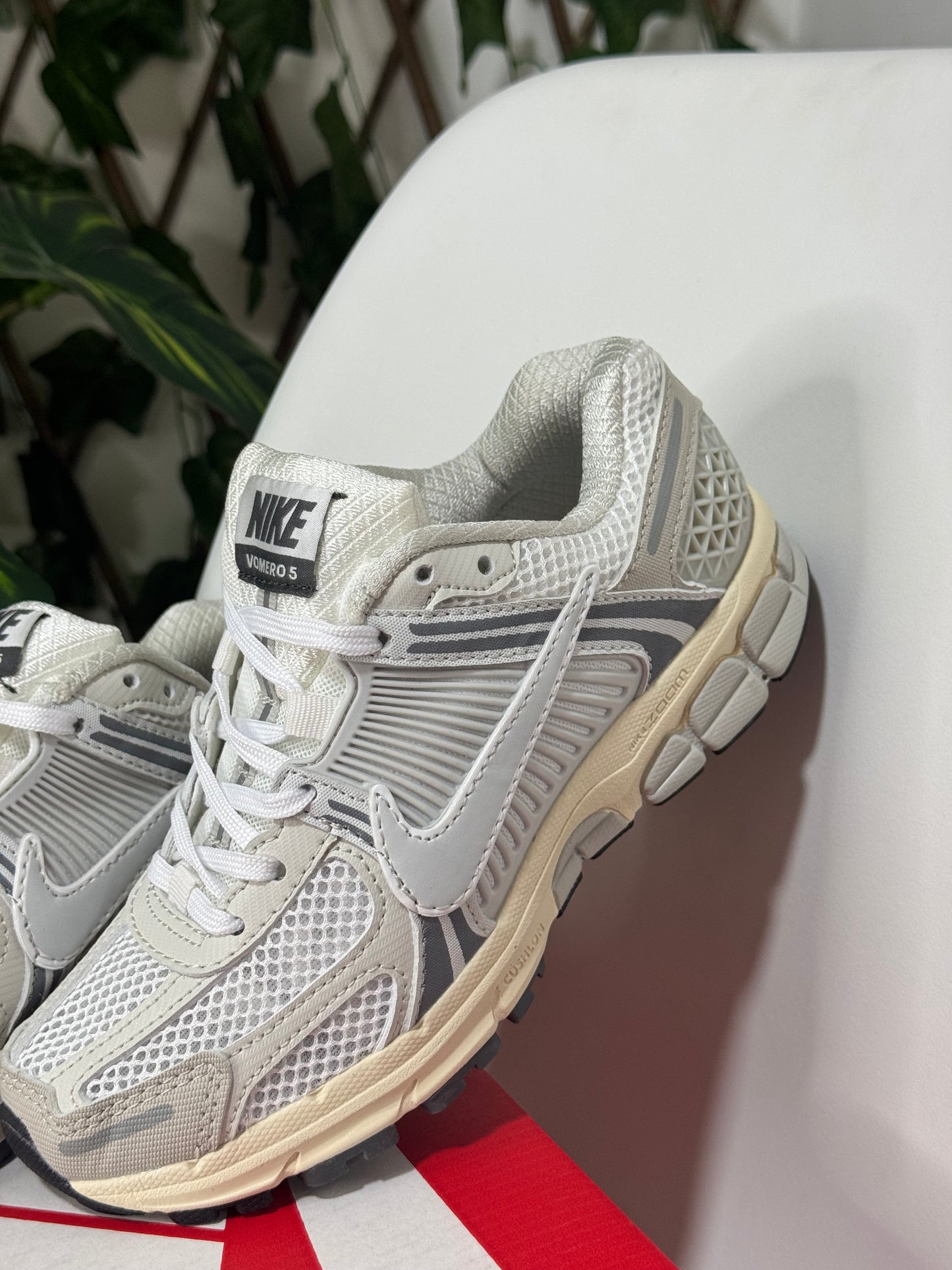 Nike Vomero 5 Platinum