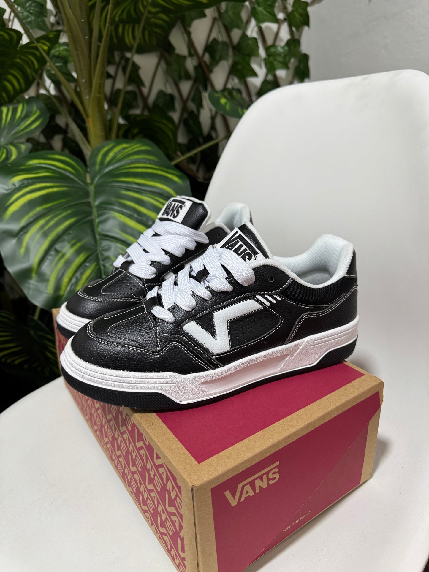 Vans Upland Blanca / Negra