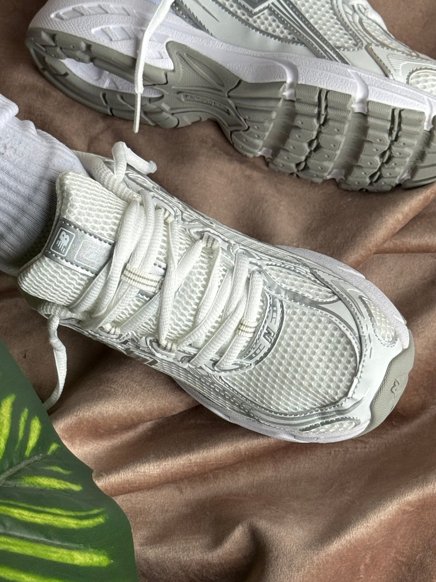 New Balance 740 “White”