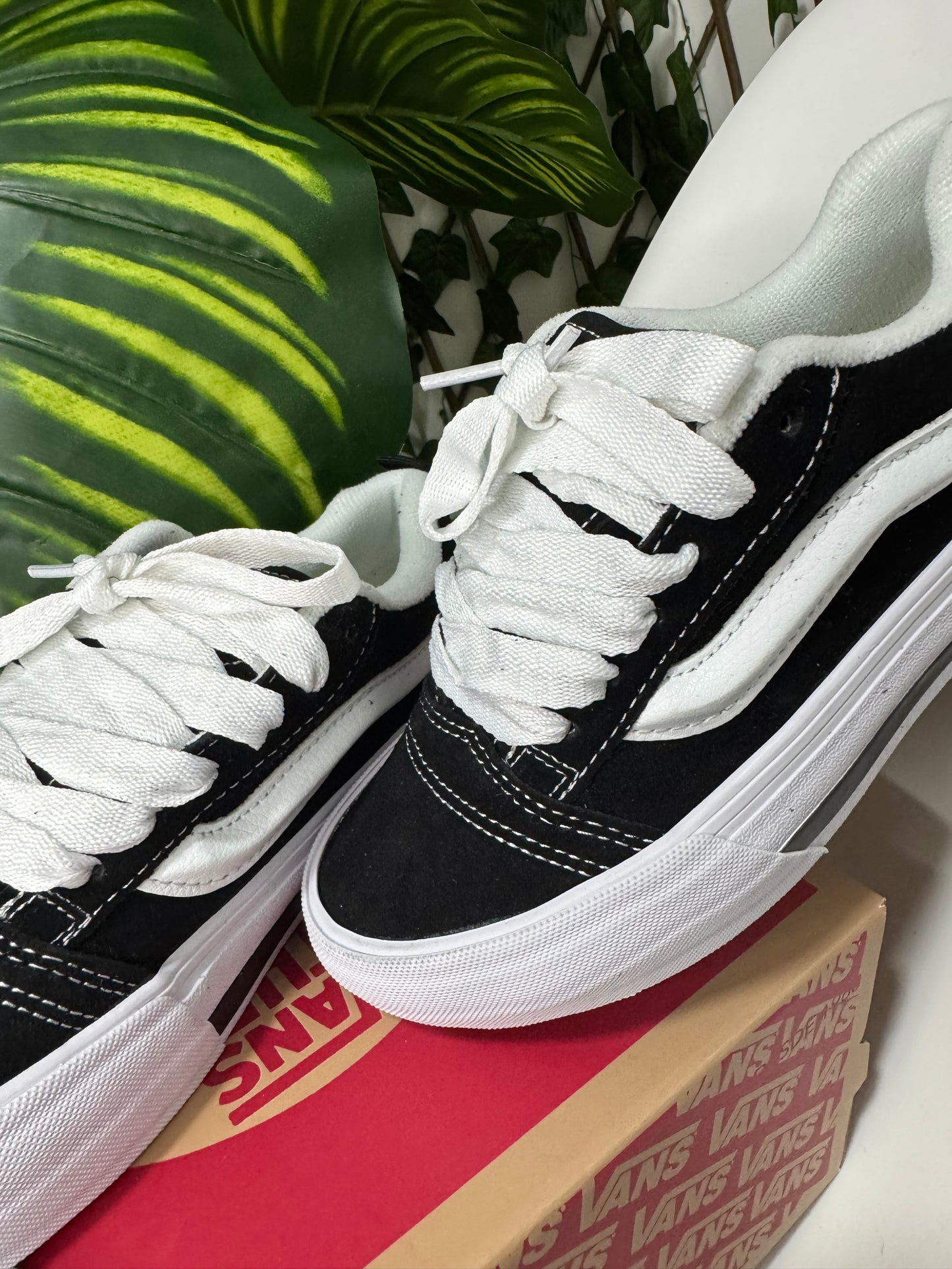 Vans Knu Stack “Black/White”