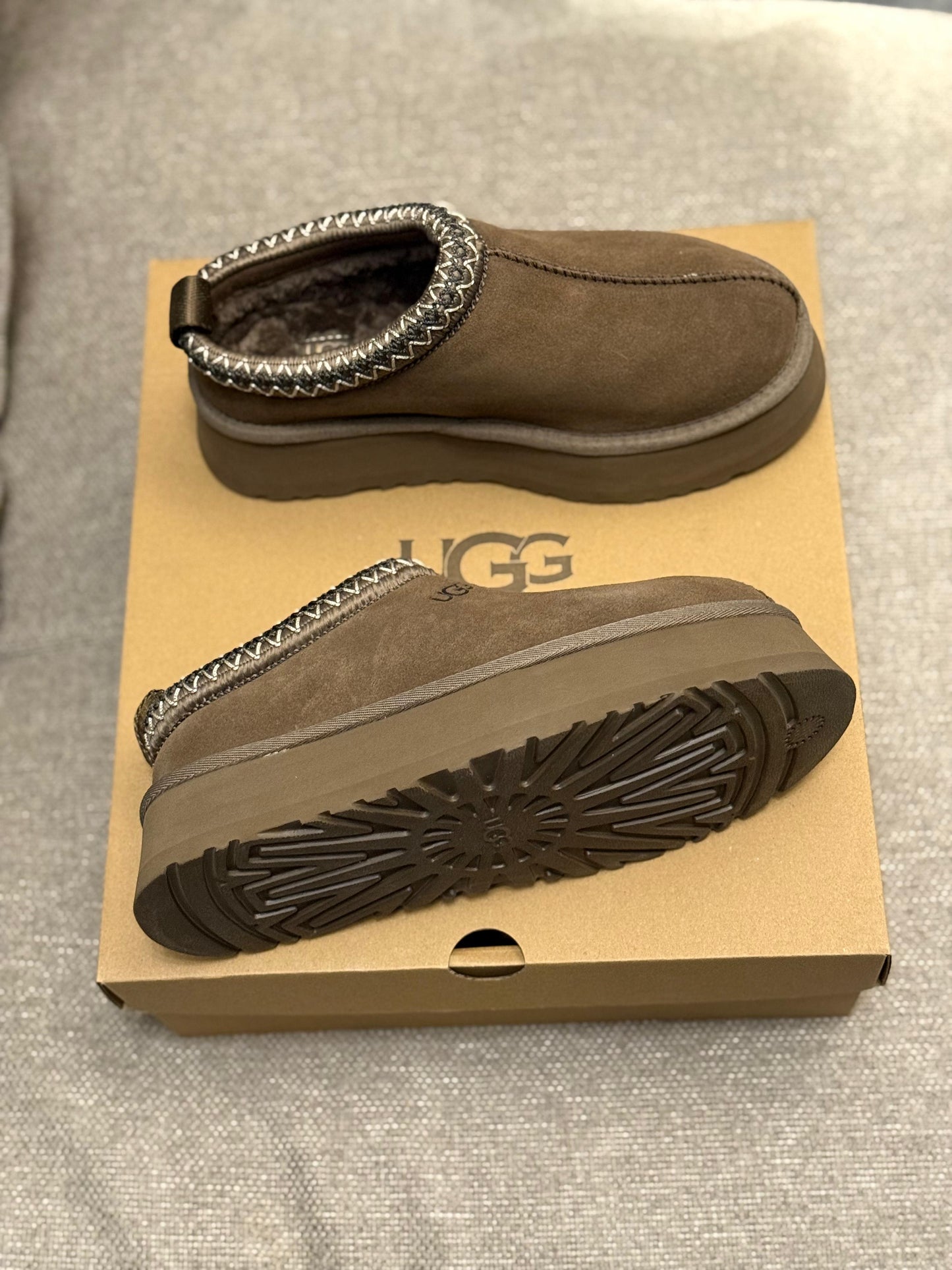 UGG