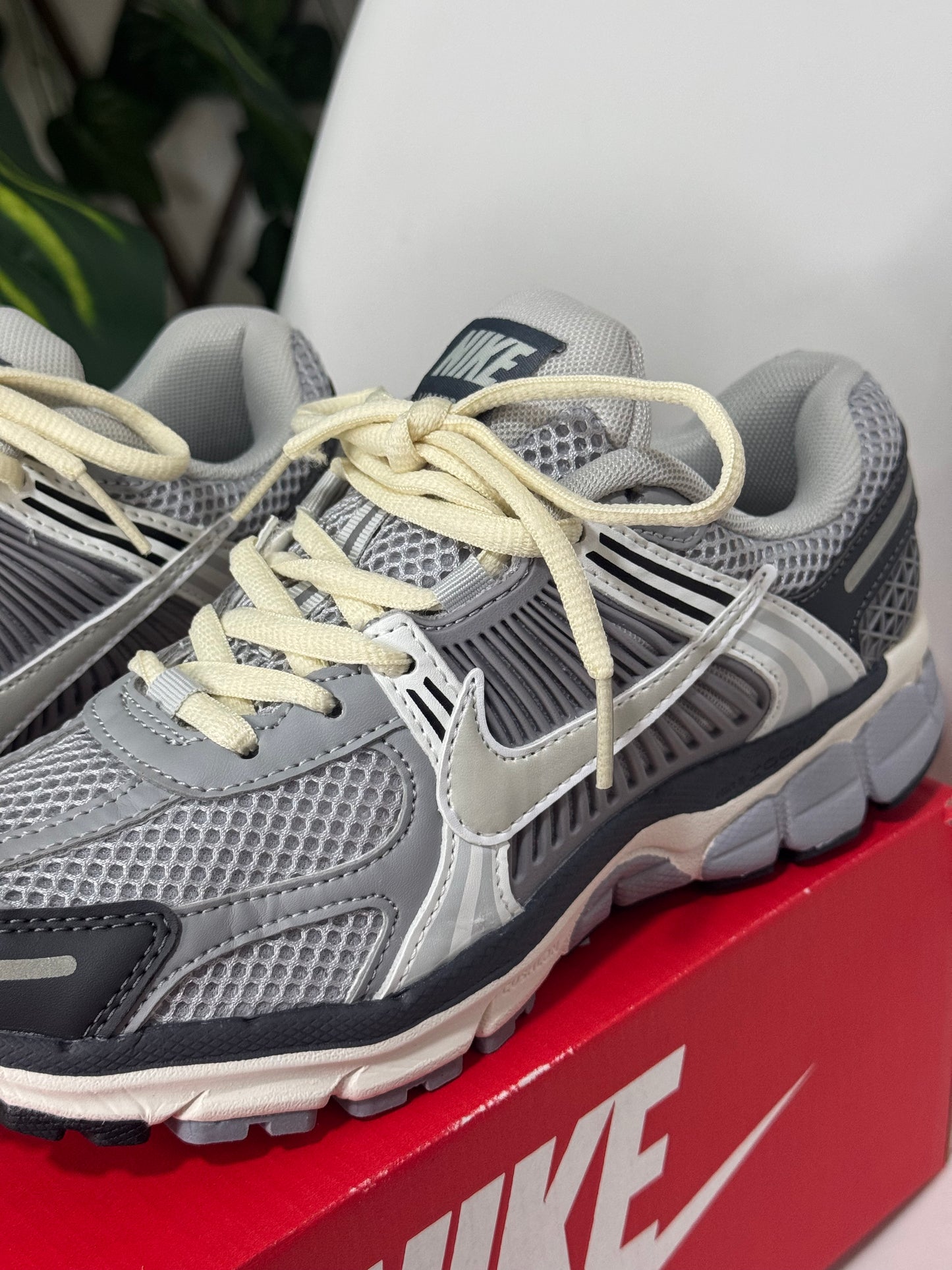 Nike Vomero 5 Gris