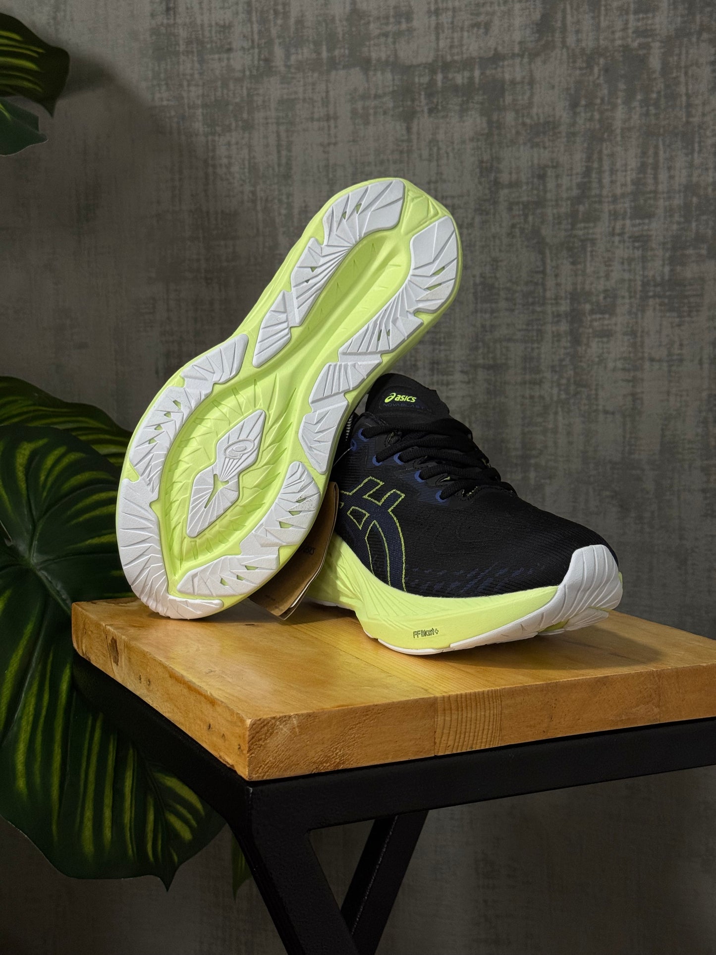 Asics Novablast 4 “Black Volt”