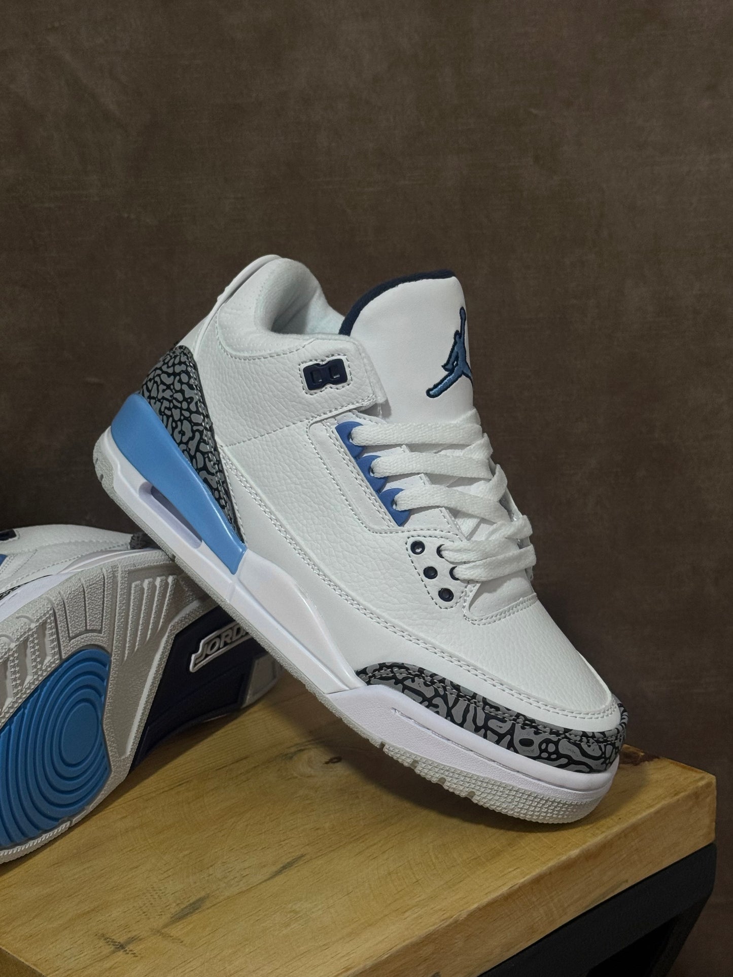Air Jordan Retro 3 UNC