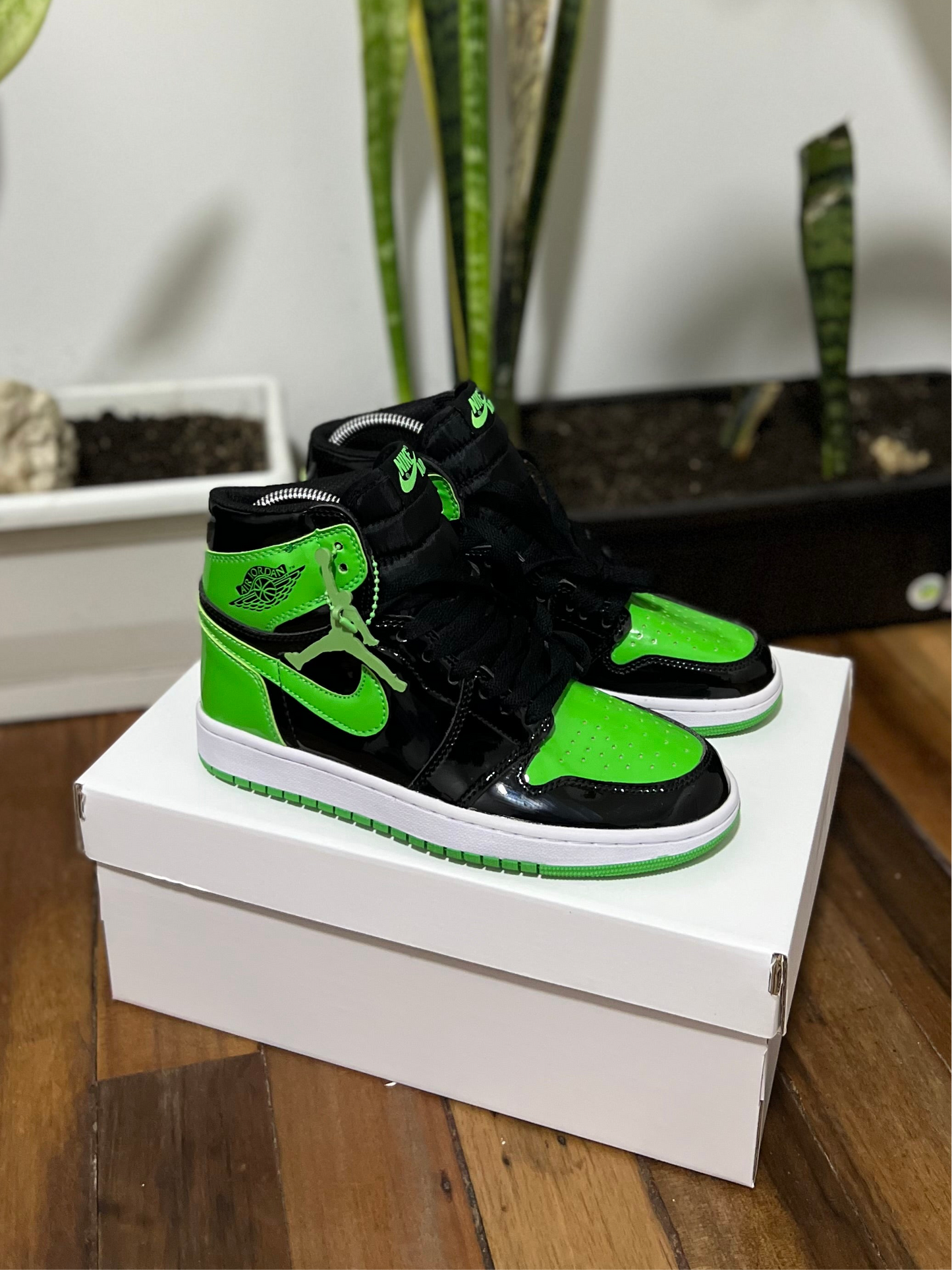 Air Jordan 1 High “Patent Lucky Green”