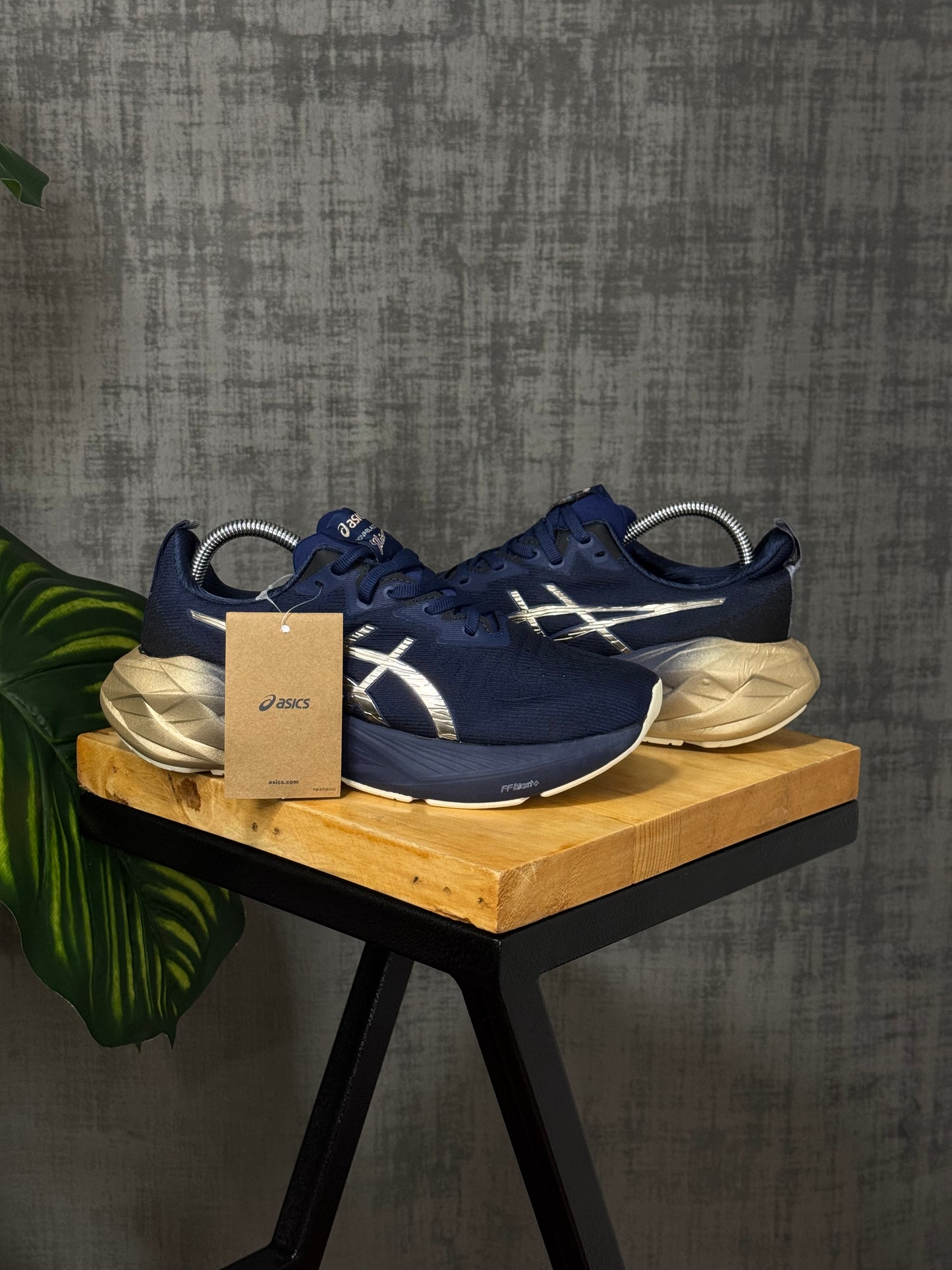 Asics Novablast 4 “Platinum”