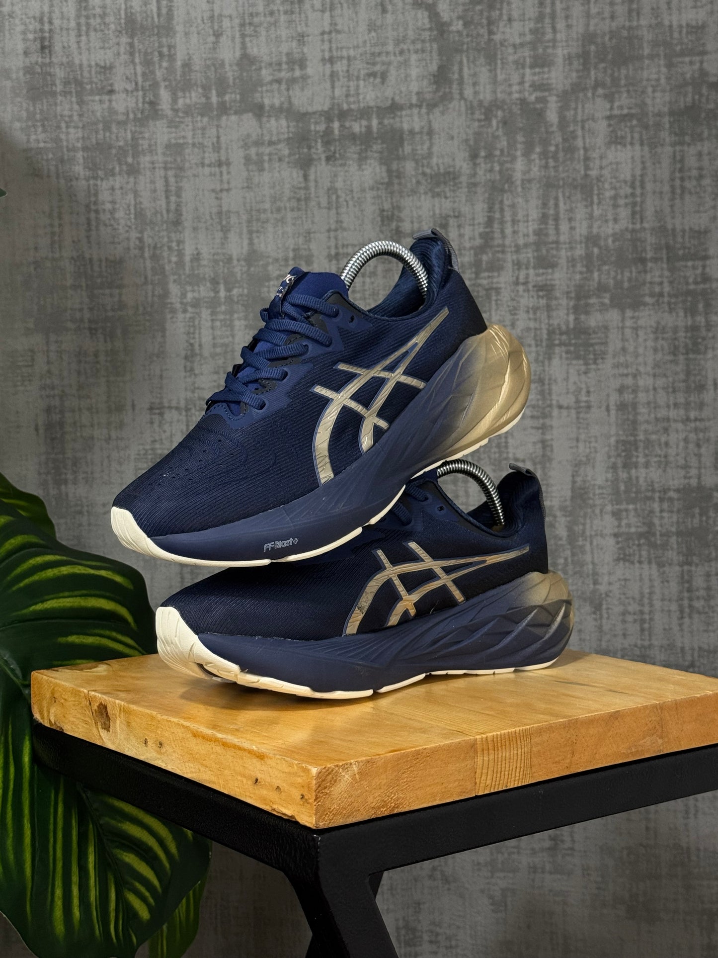 Asics Novablast 4 “Platinum”