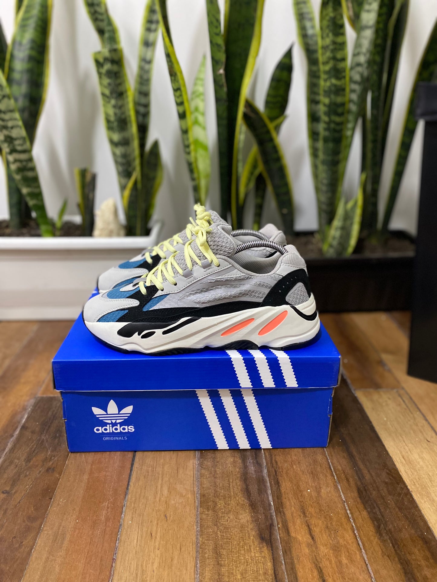 Adidas Yeezy 700 V2 Classic