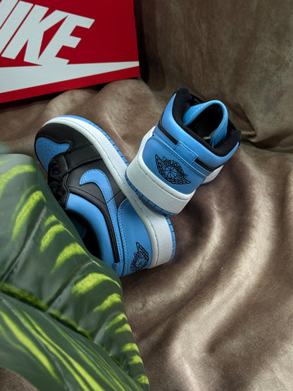 Air Jordan 1 Low “University Blue”