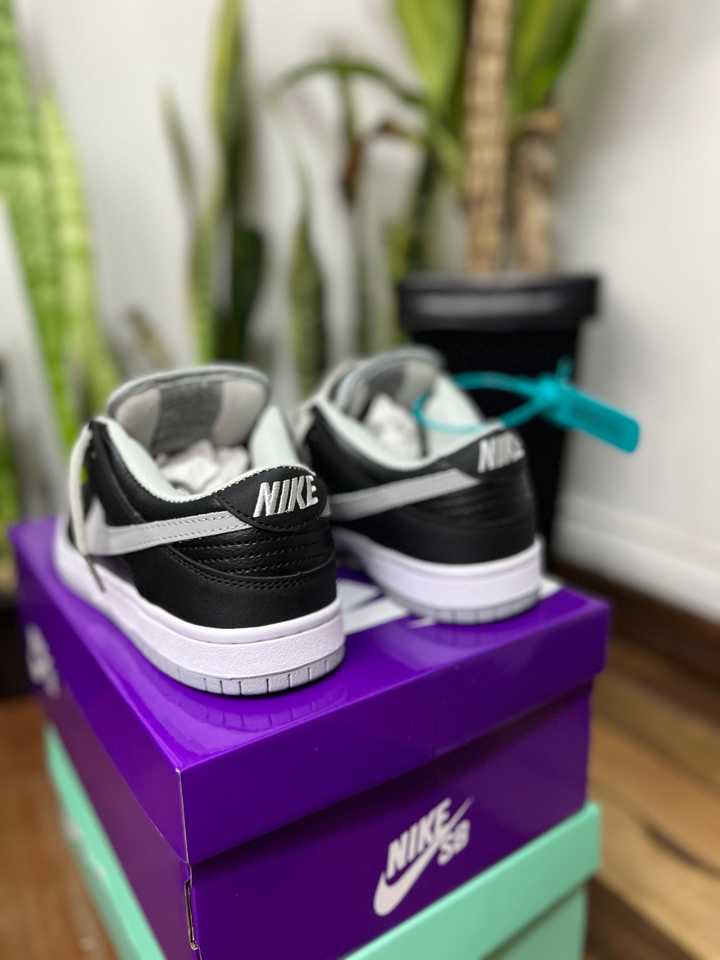 Nike SB Dunk Low “Shadow”