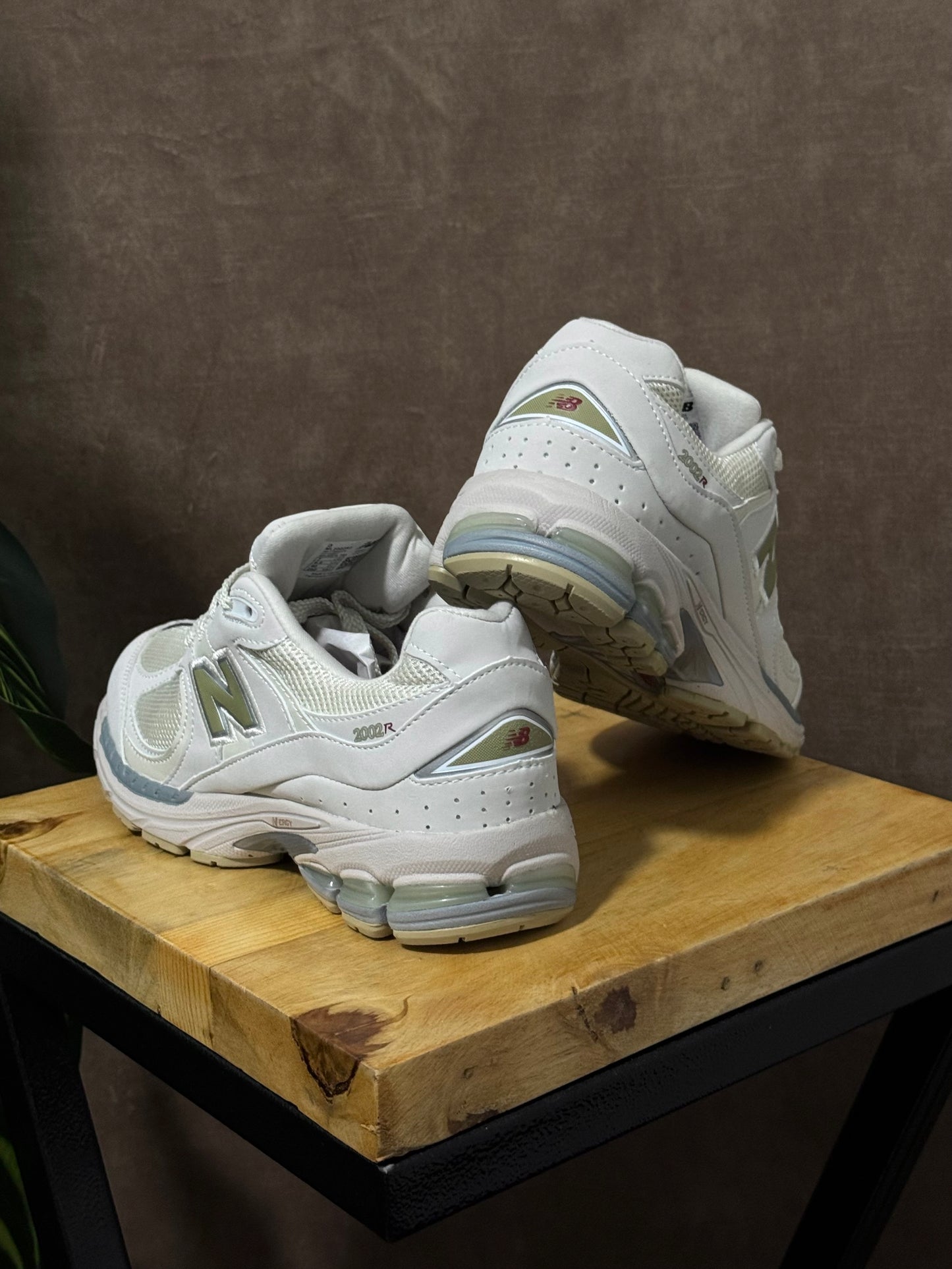 New Balance 2002r