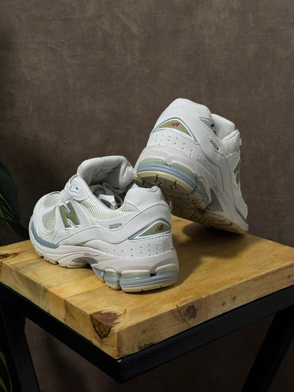 New Balance 2002r