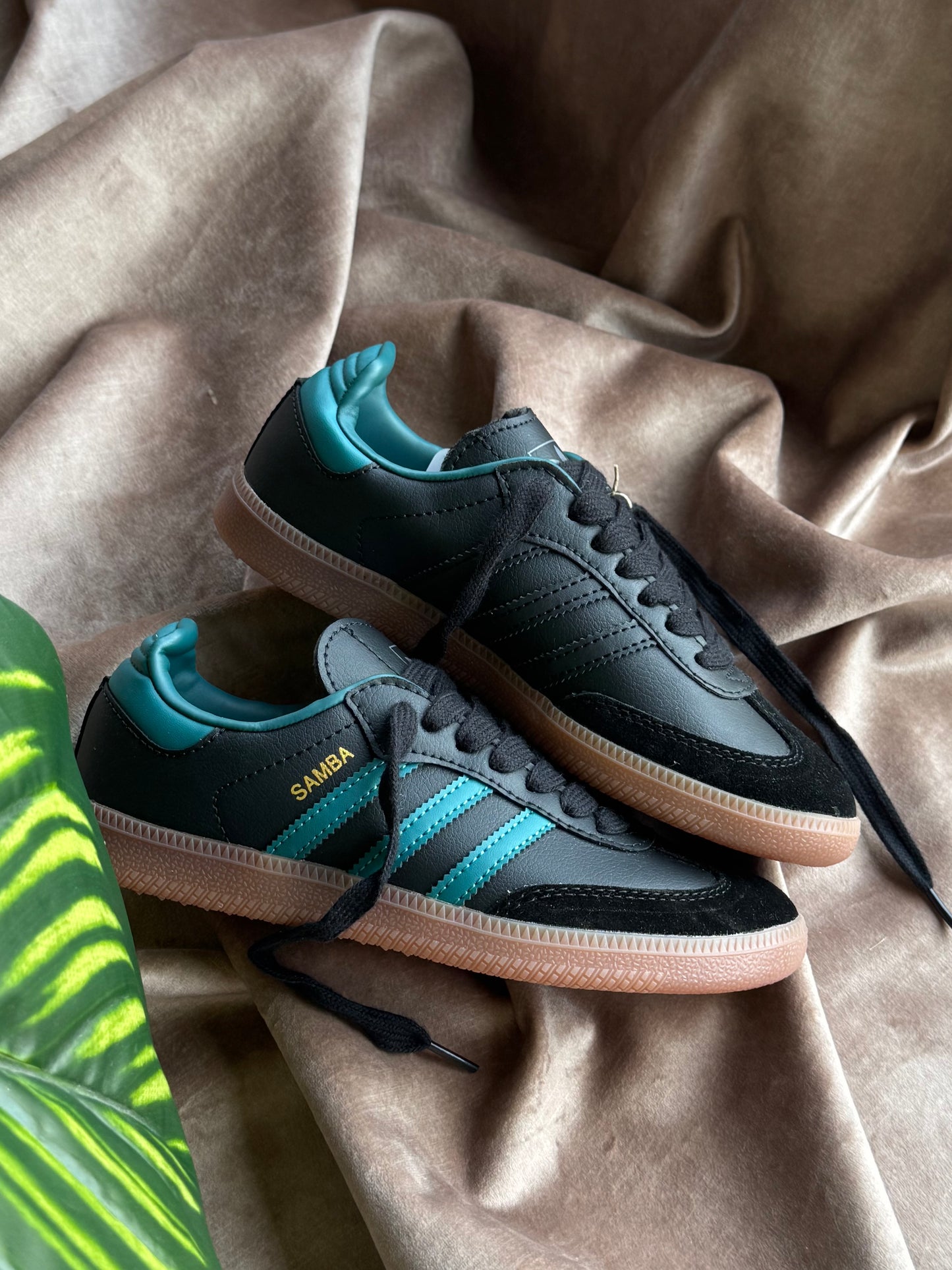 Adidas Samba OG “Blue eyes”