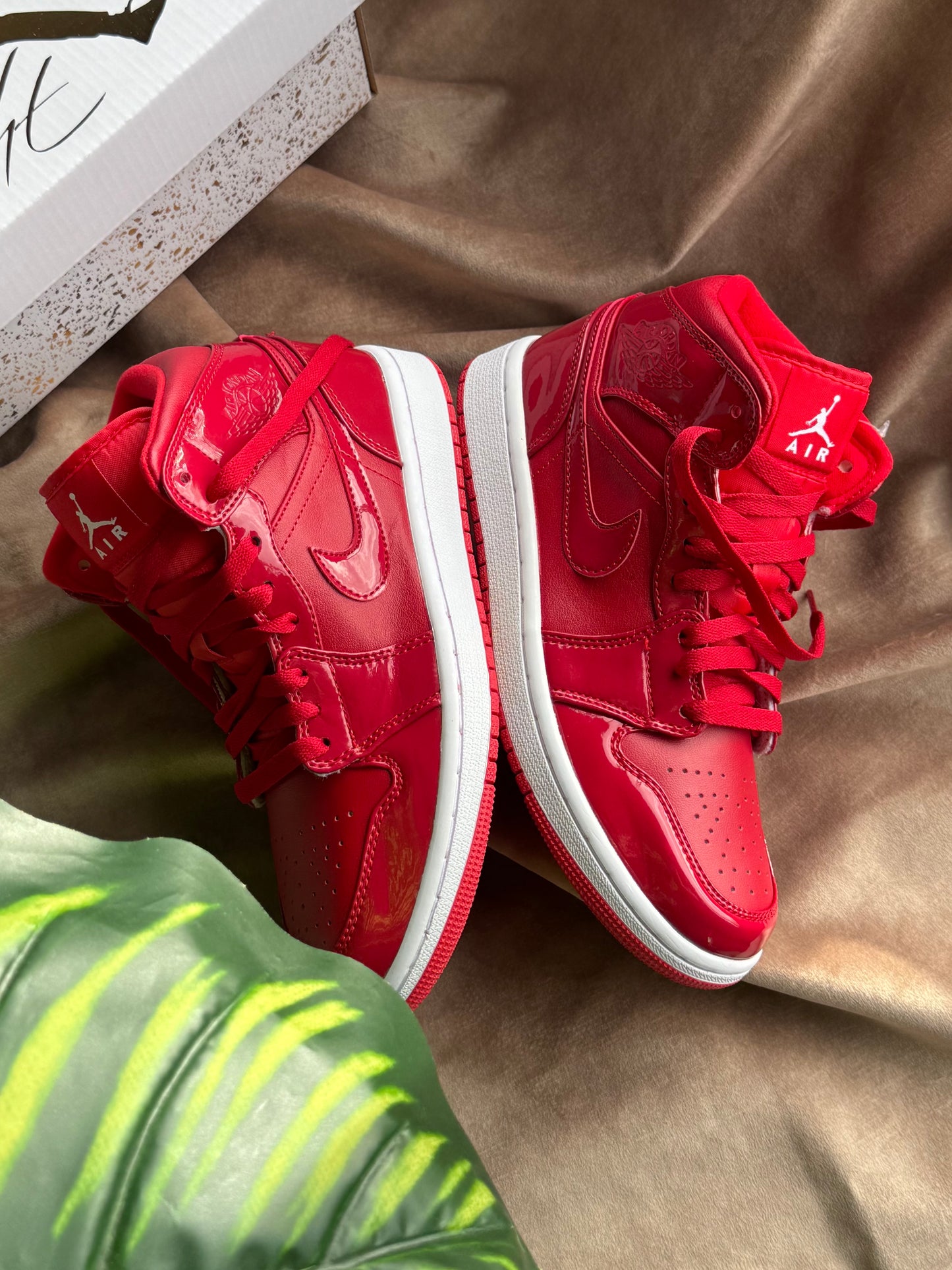 Air Jordan 1 Mid SE “Pomegranate”
