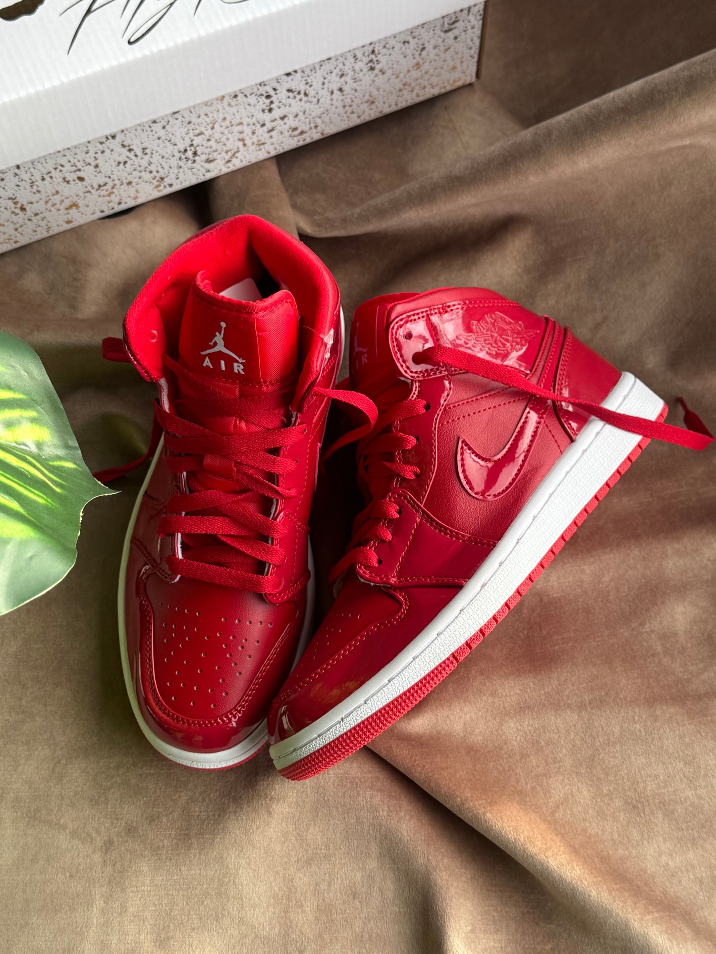 Air Jordan 1 Mid SE “Pomegranate”