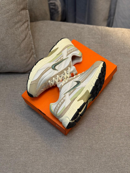 Nike Initiator