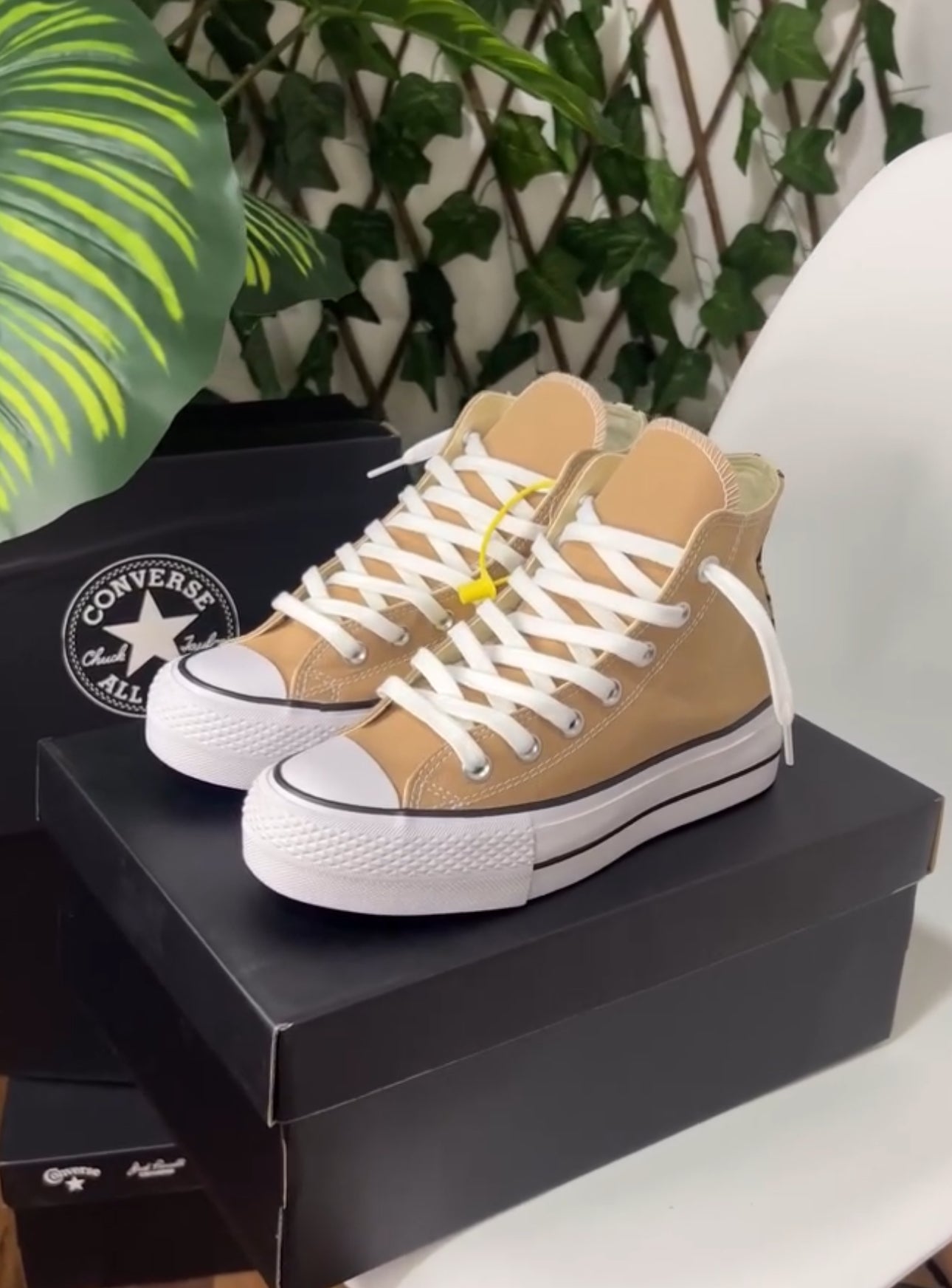 Converse Chuck Taylor Plataforma “Beige”