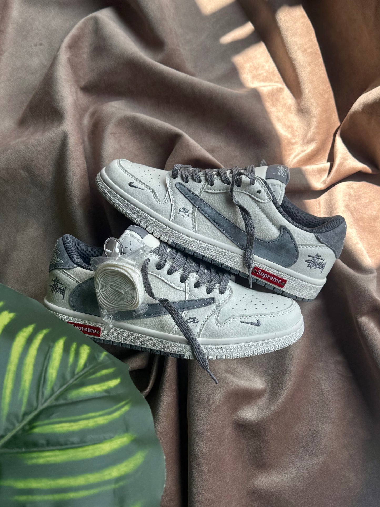 Air Jordan 1 Low x Stussy Supreme