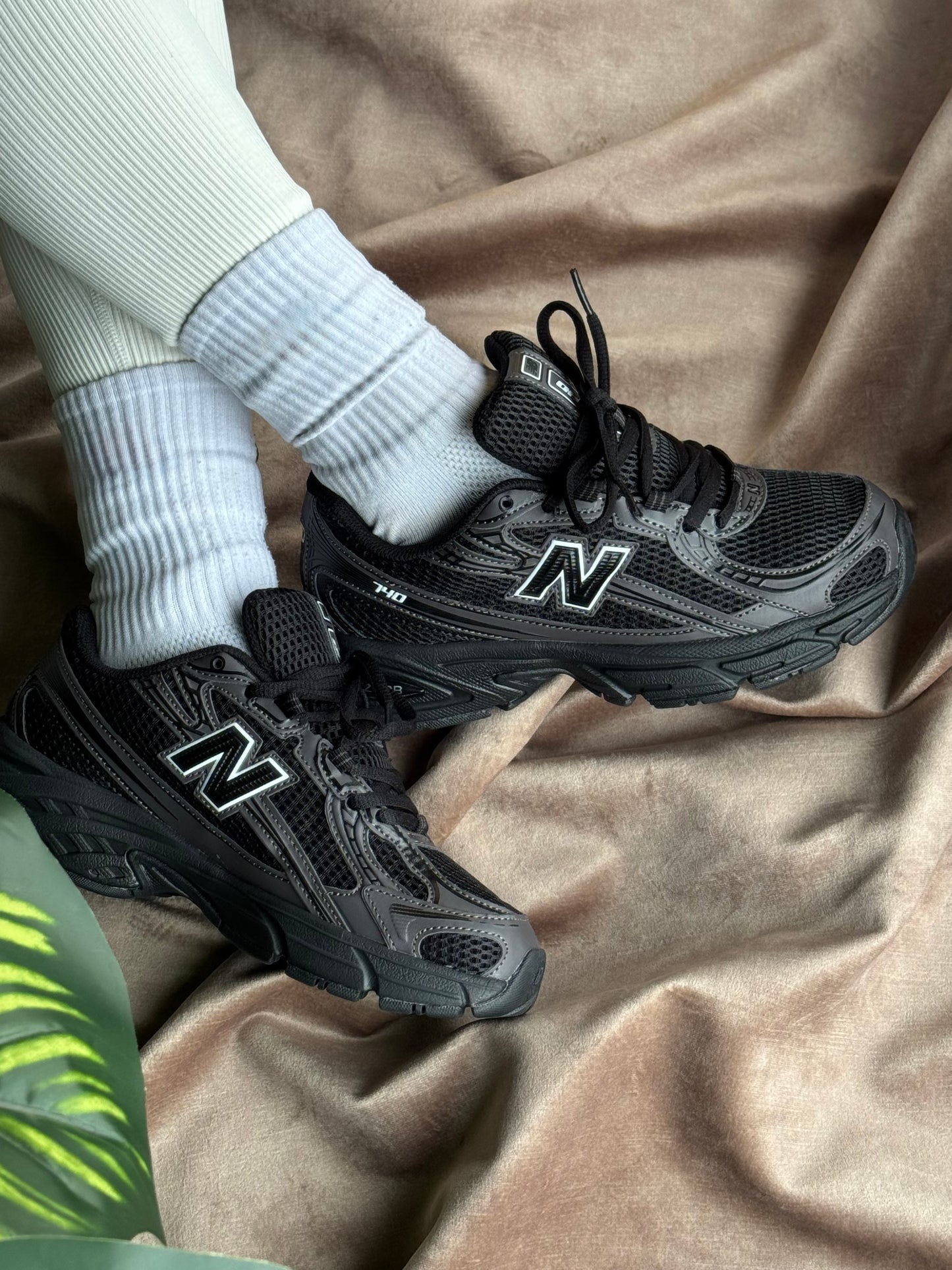 New Balance 740 “Black”