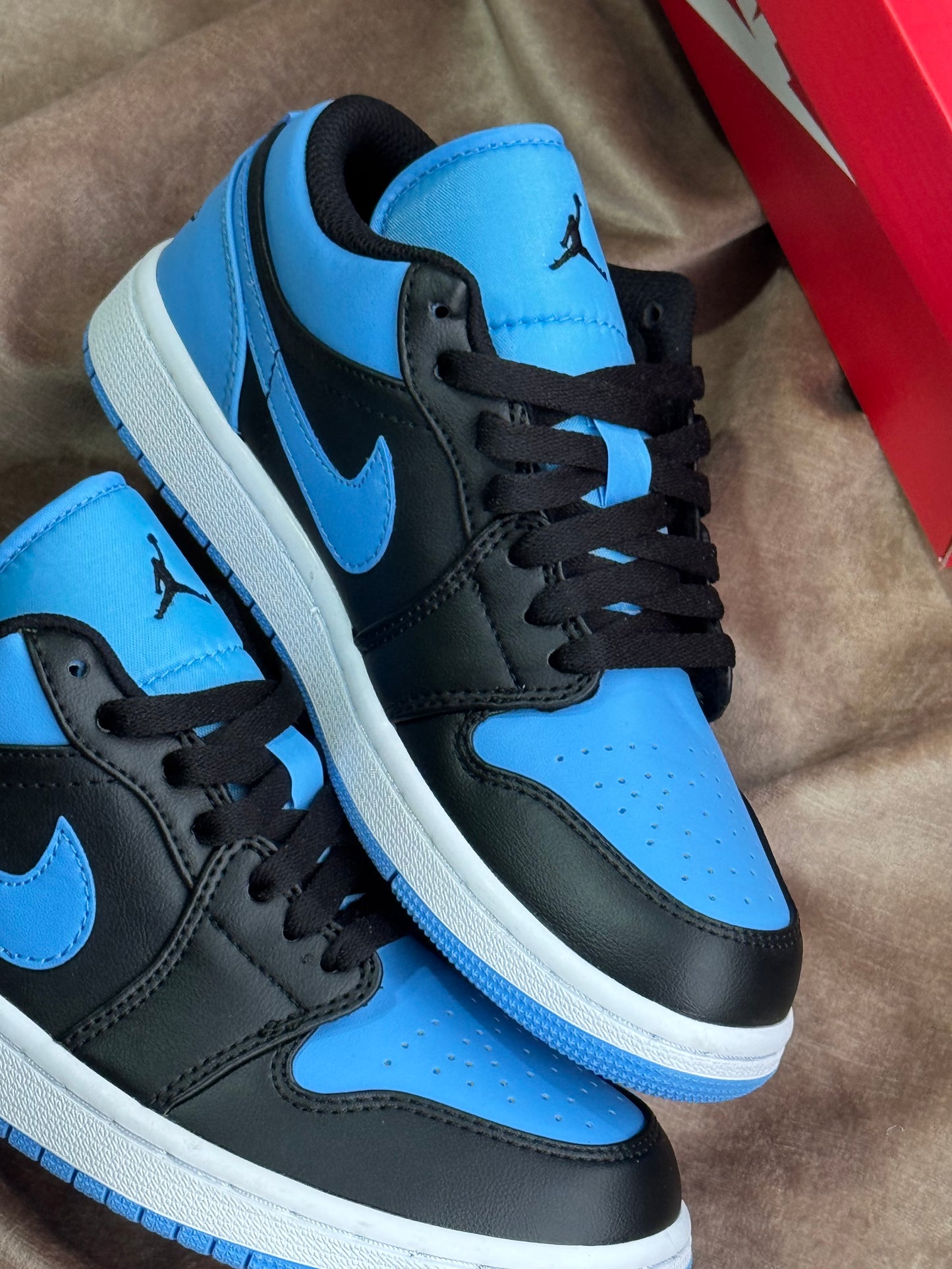 Air Jordan 1 Low “University Blue”