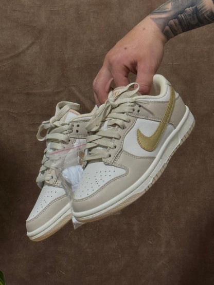 Nike SB Dunk Low “Phantom Metalic Gold”