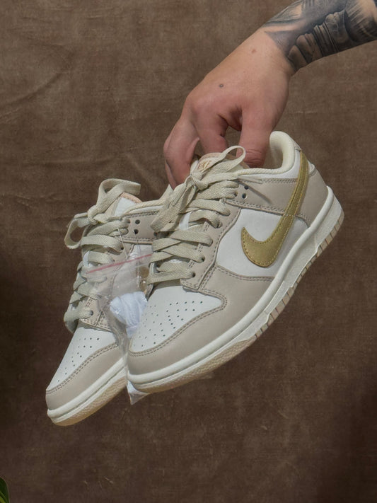 Nike SB Dunk Low “Phantom Metalic Gold”